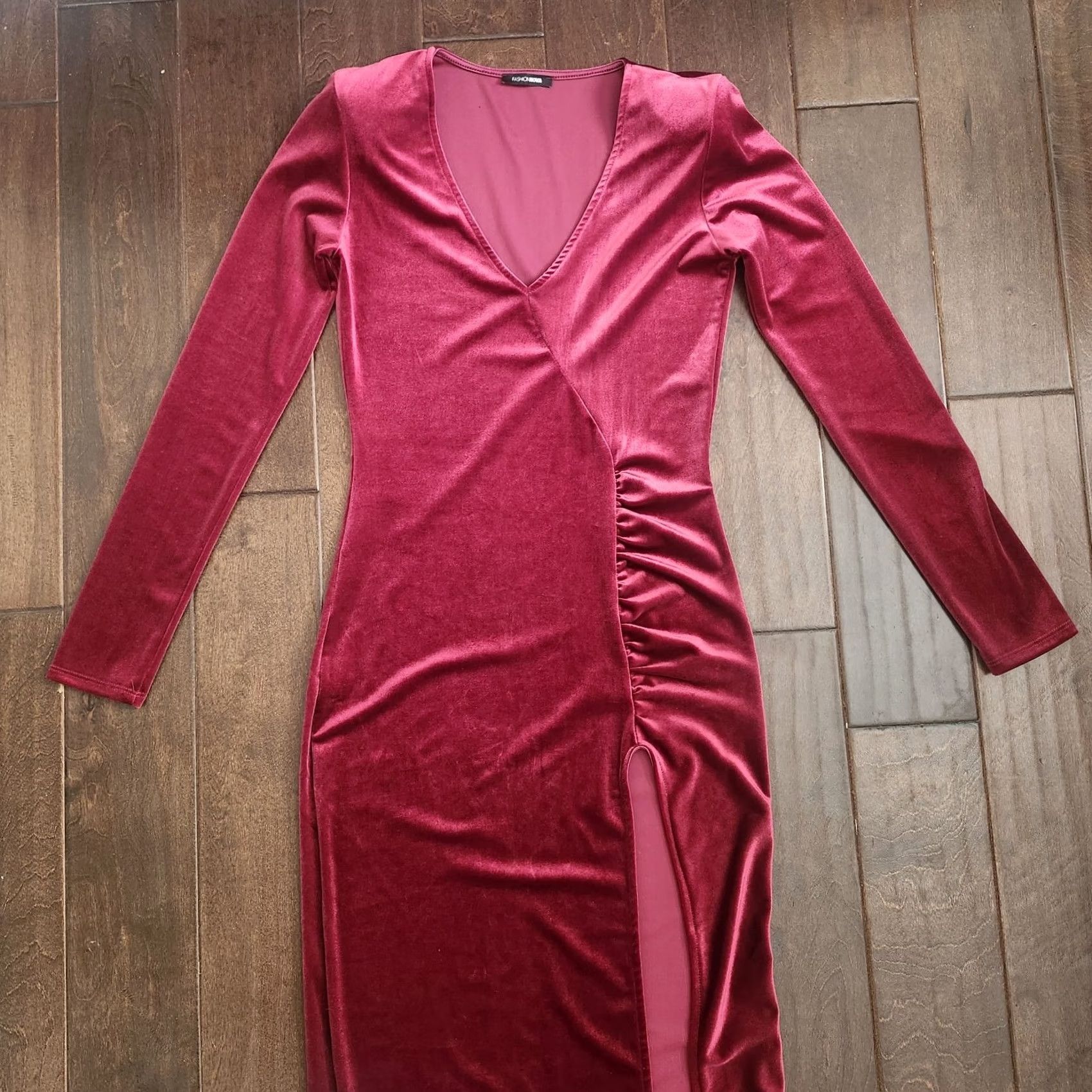 Fashion Nova Fashion Nova Burgundy Velvet Maxi Dress M Ruched Slit Dress Woman Long Sleeve Party Cocktail Formal Wedding Travel Red Pattern Solid Vintage No N/A Size M / US 6-8 / IT 42-44 - 3 Thumbnail