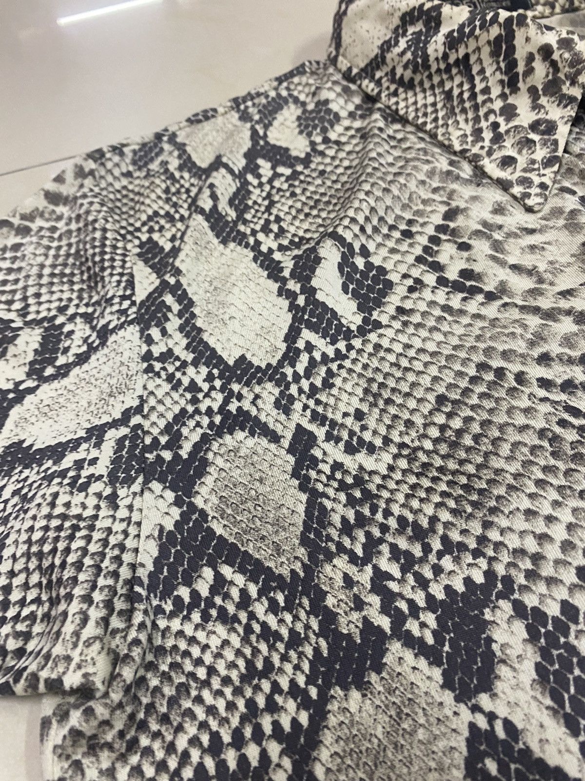 20471120 × 5351 POUR LES HOMMES × Beauty Beast Japanese Brand Snake Skin Strech Shirt Size US S / EU 44-46 / 1 - 6 Thumbnail