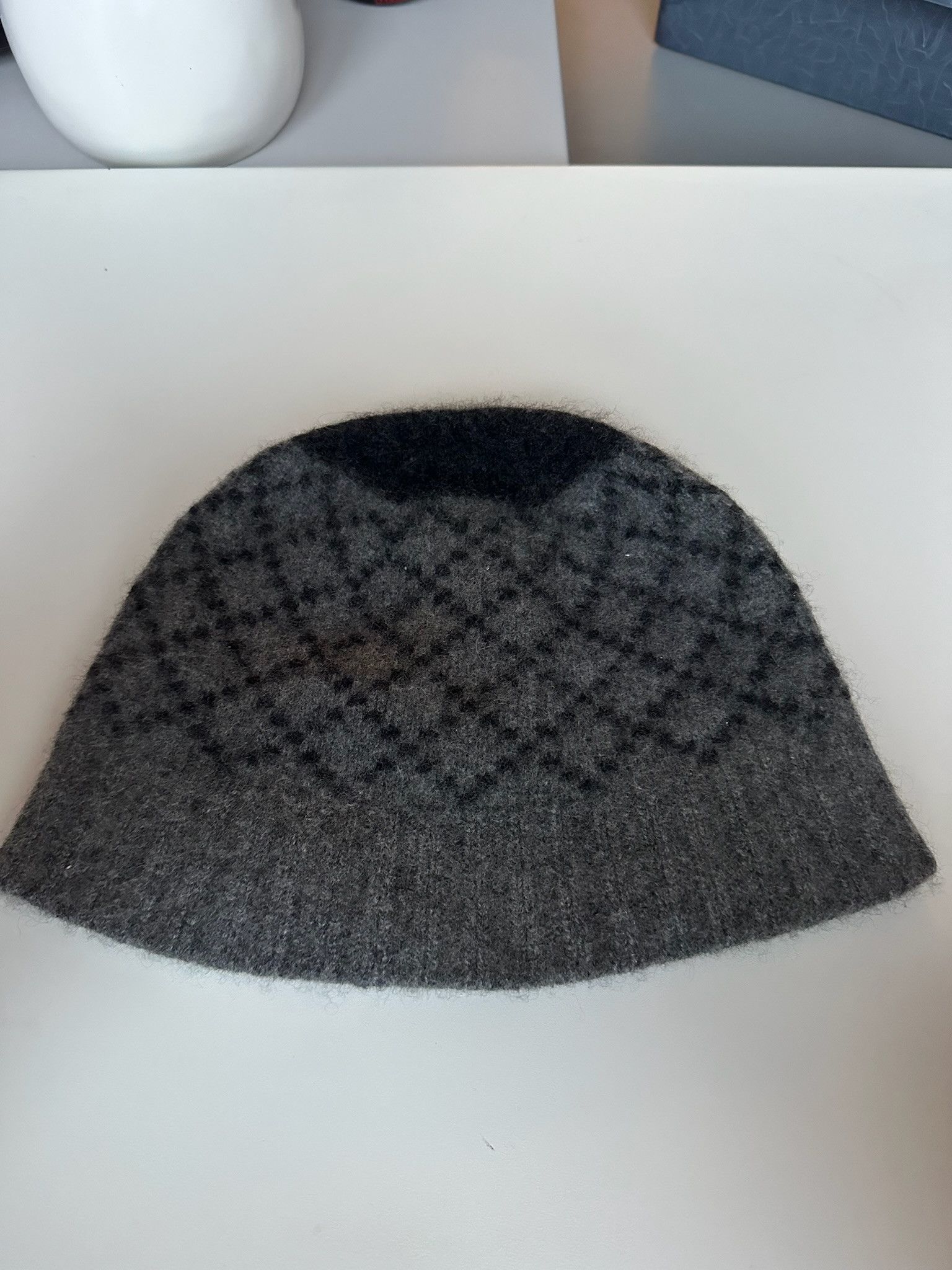 Gucci Authentic Gucci Beanie Diamond Pattern Cashmere Gray Hat Size ONE SIZE - 2 Thumbnail