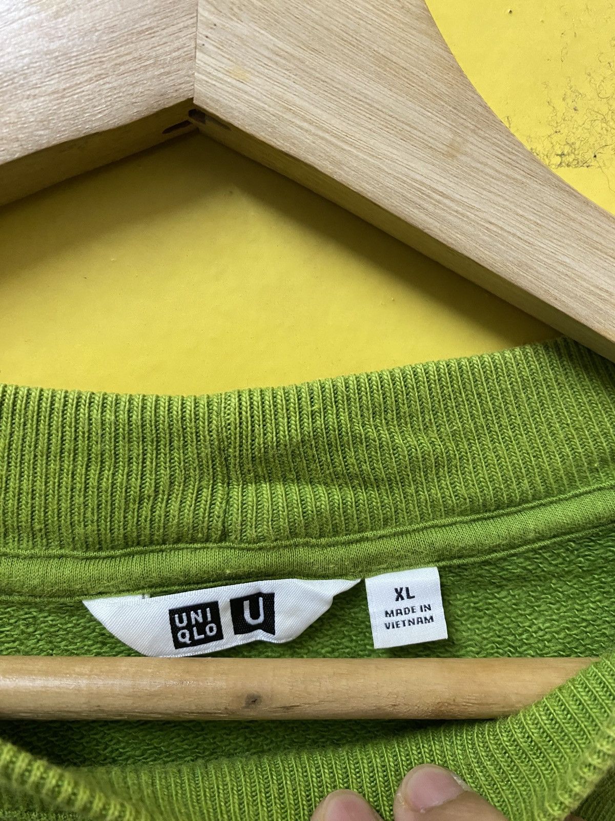 Uniqlo Uniqlo Plain Sweatshirt Green Colour Crewneck Size US L / EU 52-54 / 3 - 6 Thumbnail