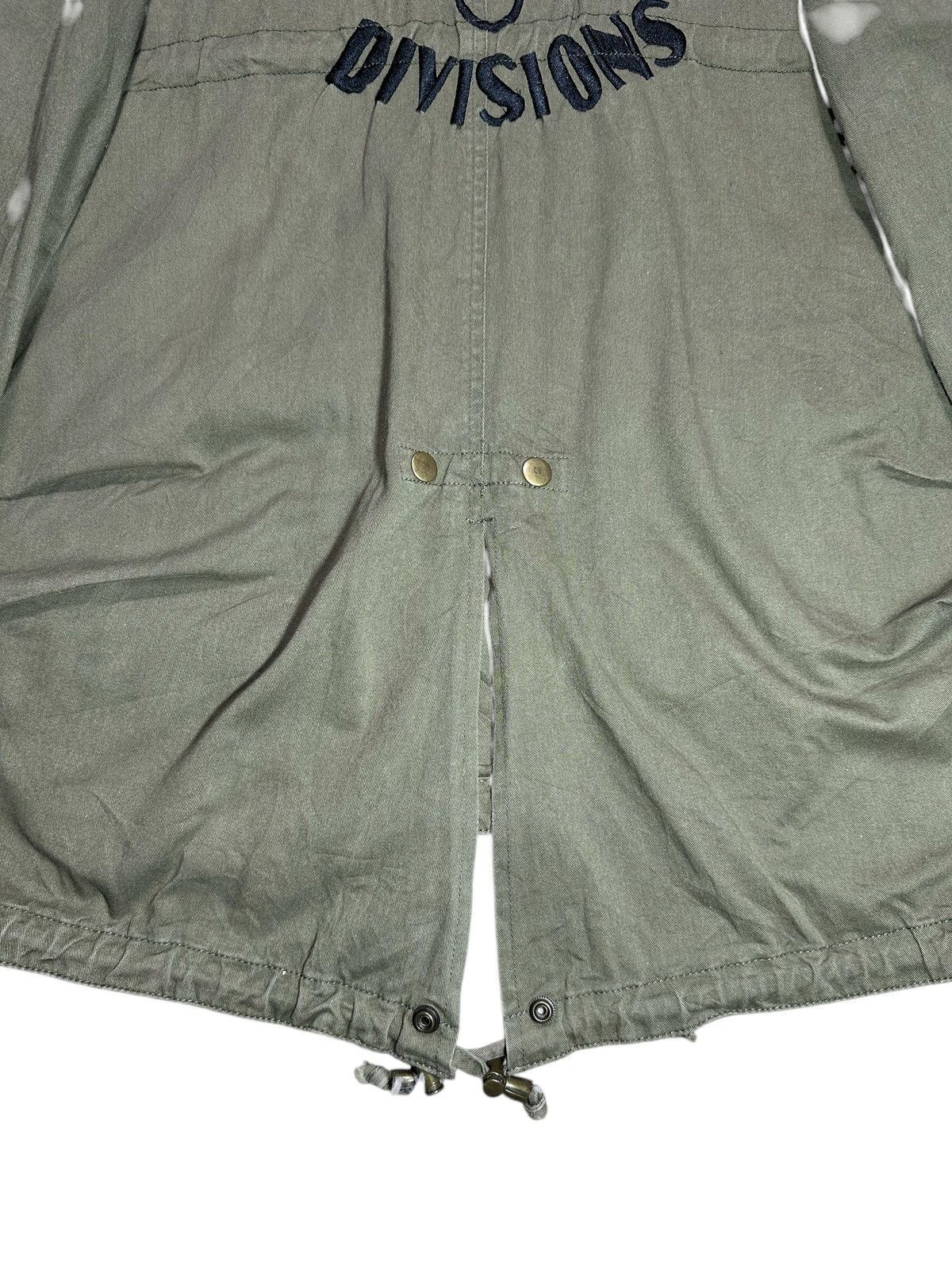 Vintage Closet parka jacket featuring military-style Size US L / EU 52-54 / 3 - 7 Thumbnail