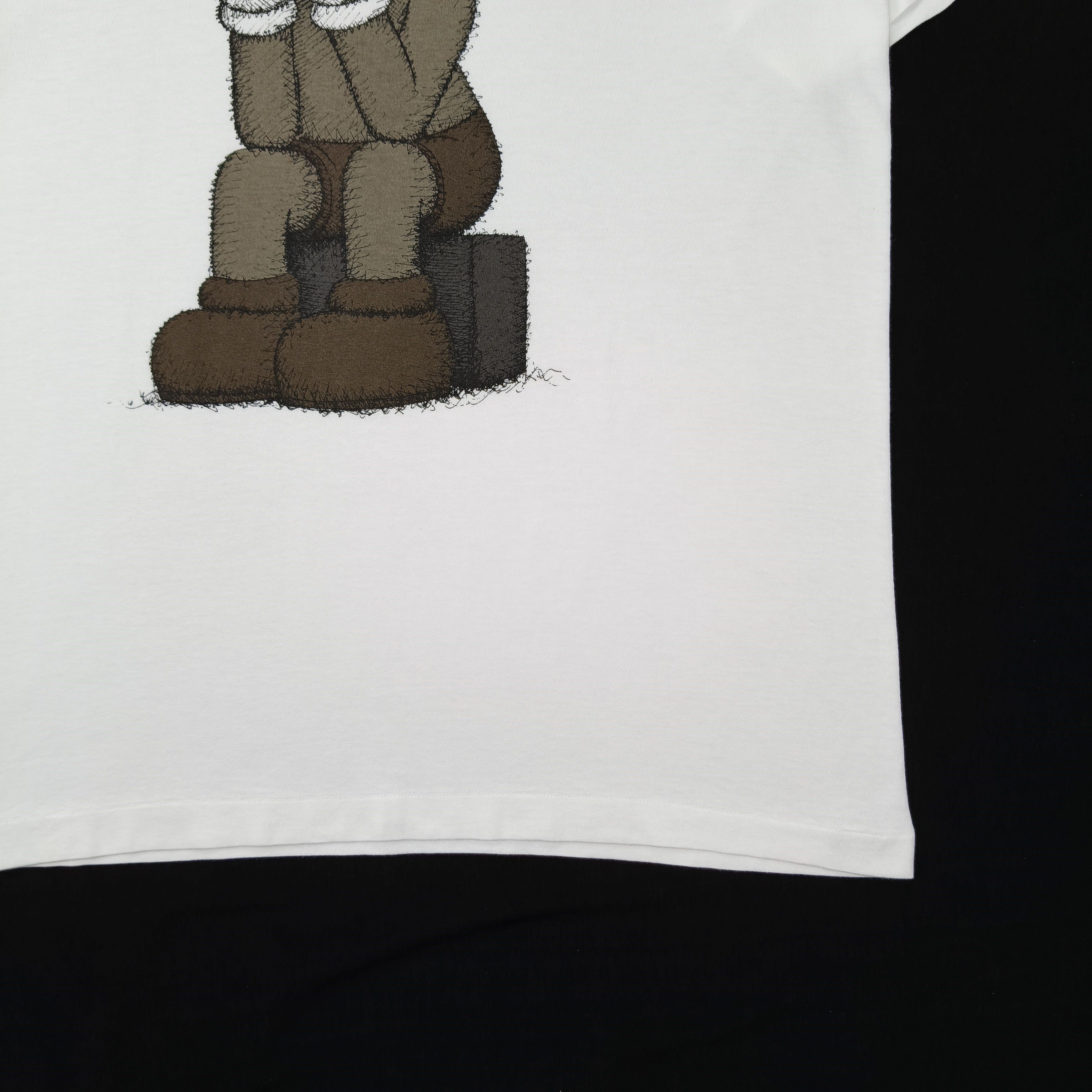Kaws Kaws Uniqlo Crying Passing Through Flayed Clown Tee Shirt Size US XL / EU 56 / 4 - 4 Thumbnail