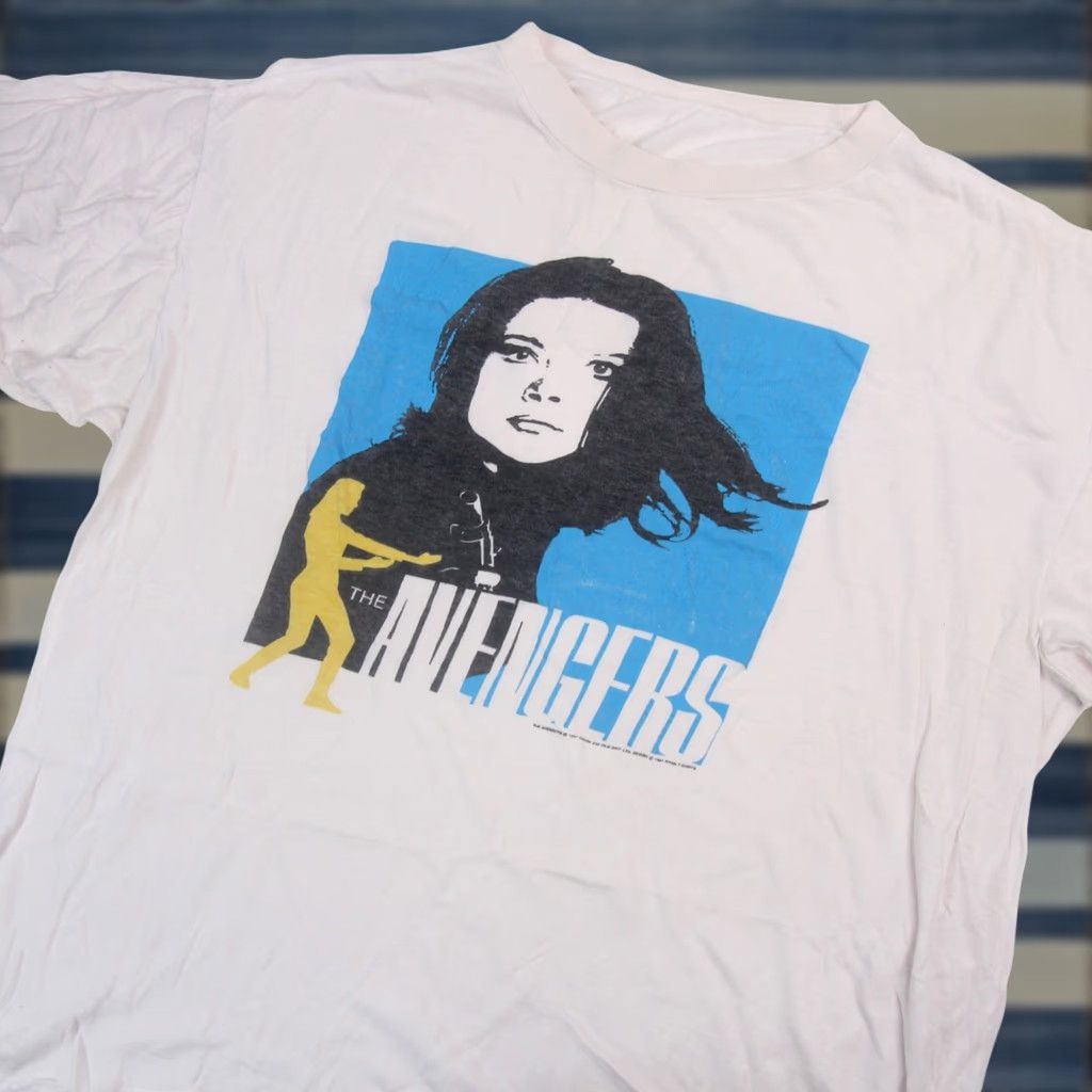 Vintage VINTAGE The Avengers Mens T-Shirt White 1987 Medium Graphic Shirt 1980s TV Show Size US M / EU 48-50 / 2 - 1 Thumbnail