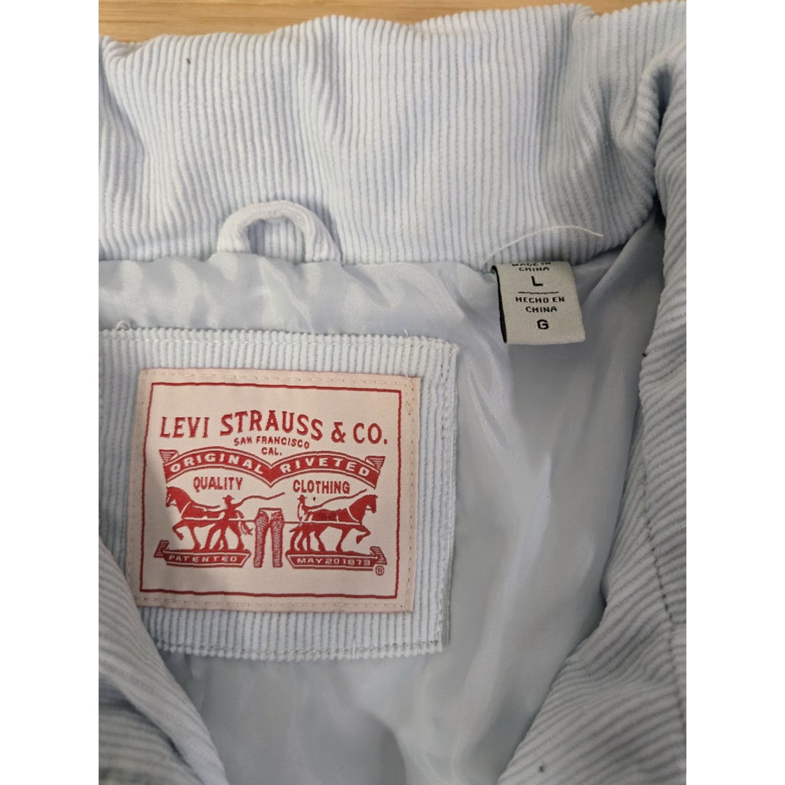 Vintage VINTAGE Levi Strauss Jacket Mens Large Light Blue Corduroy Puffer Full Zip Winter Coat Size US L / EU 52-54 / 3 - 4 Thumbnail