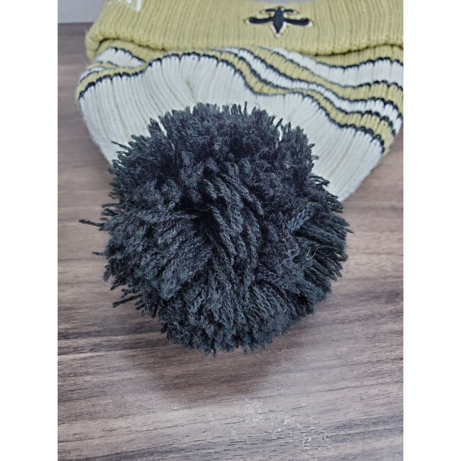NFL × New Era New Orleans Saints Pom Beanie Knit Winter Hat Cap Football Size ONE SIZE - 4 Thumbnail