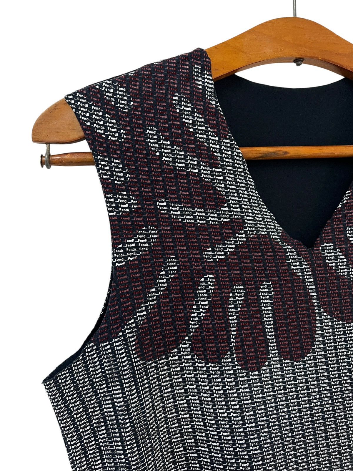 Fendi Fendi Logo Print V Neck Sleeveless Tops Size US XS / EU 42 / 0 - 4 Thumbnail