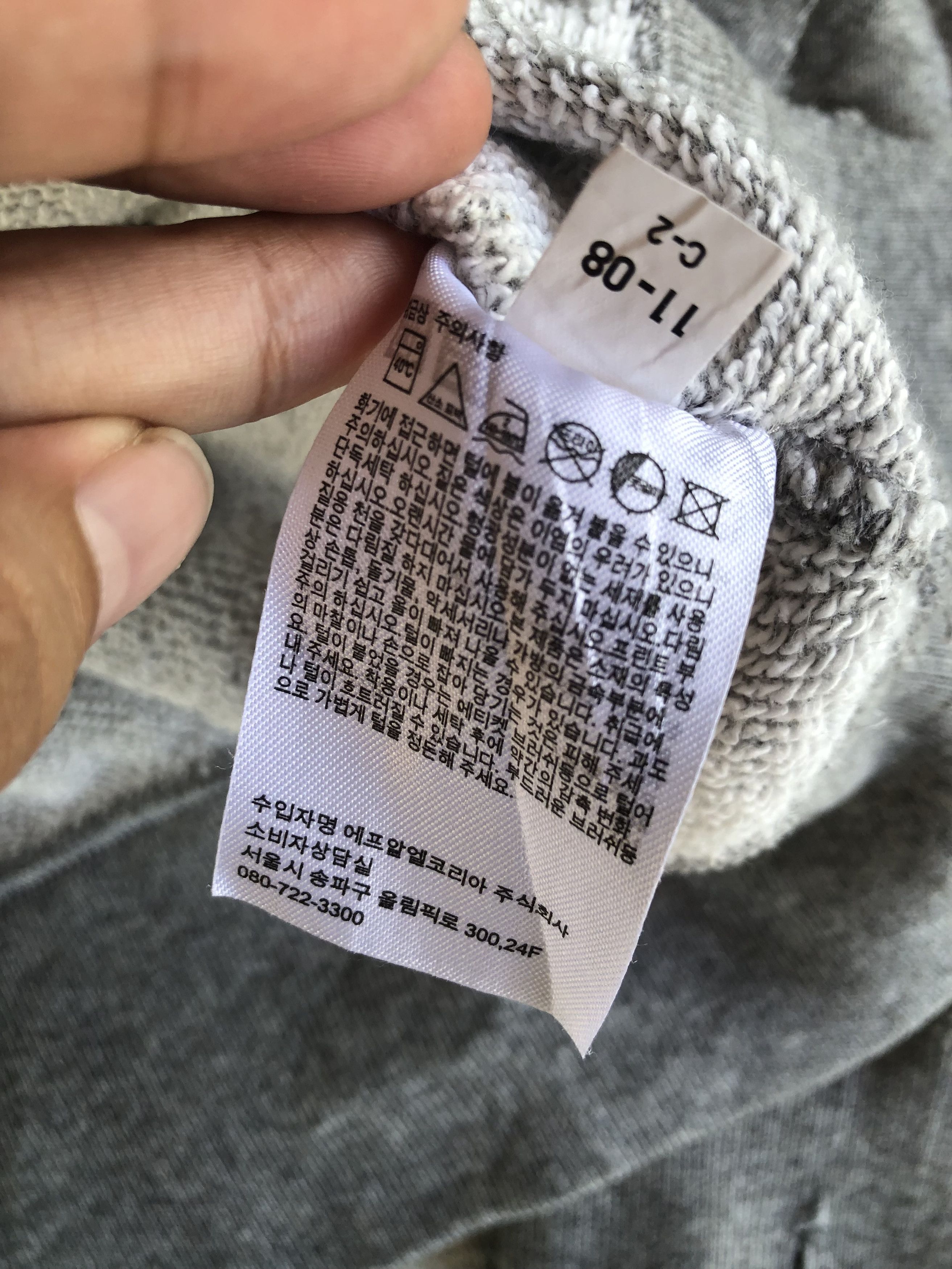 Uniqlo × Vintage Uniqlo Vintage Distressed Streetwear Sick Style Sweatshirt Size US L / EU 52-54 / 3 - 4 Thumbnail