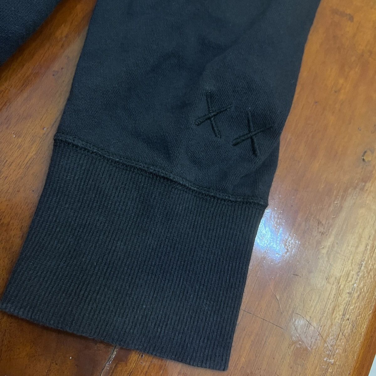 Kaws × Uniqlo Kaws Sweatshirt nice back graphic Size US XL / EU 56 / 4 - 7 Thumbnail