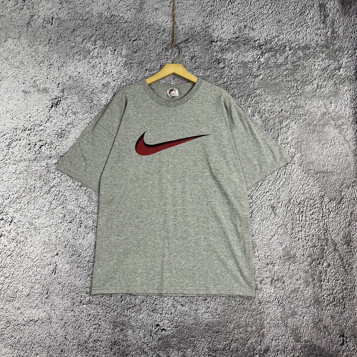 Nike × Vintage Nike Vintage 00s 🥵 Big Red centre swoosh logo t shirt tee Size US XL / EU 56 / 4 - 1 Thumbnail