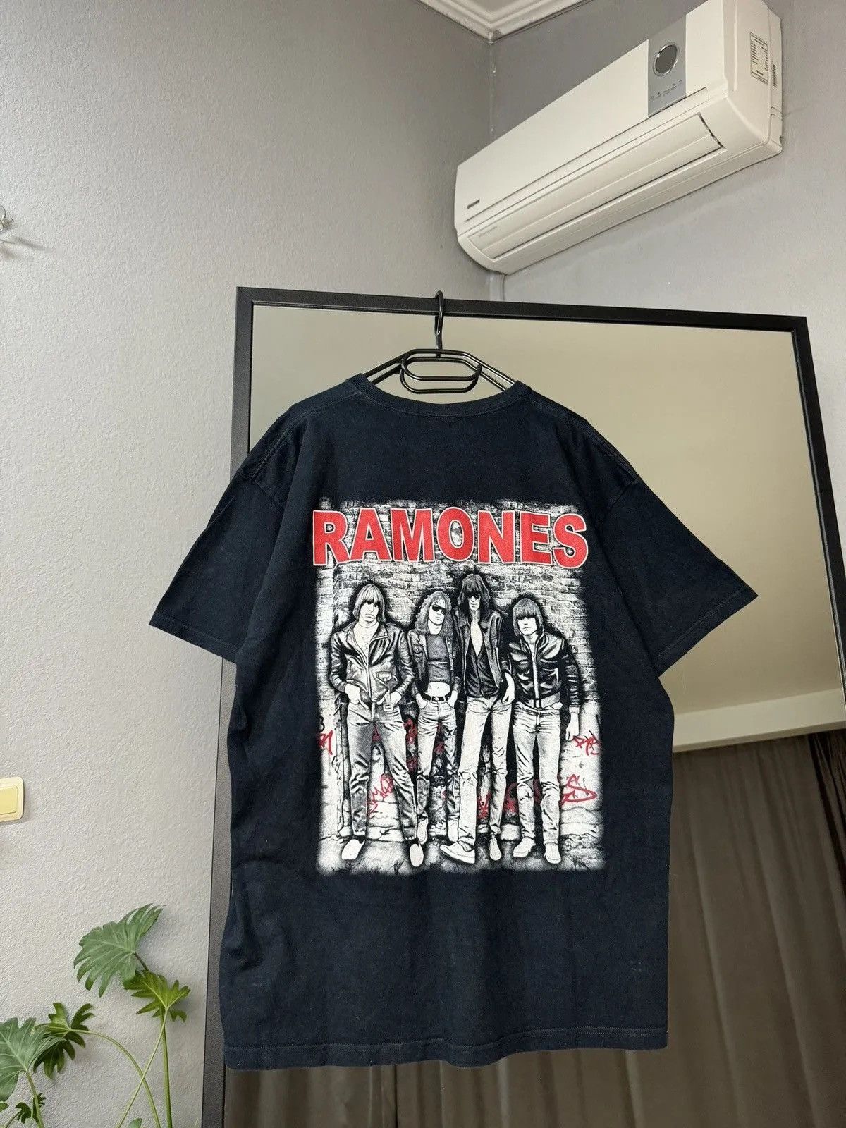 Band Tees × Vintage Vintage Ramones Anthology Punk Rock Band Tee Y2K ghotic Size US XL / EU 56 / 4 - 1 Thumbnail