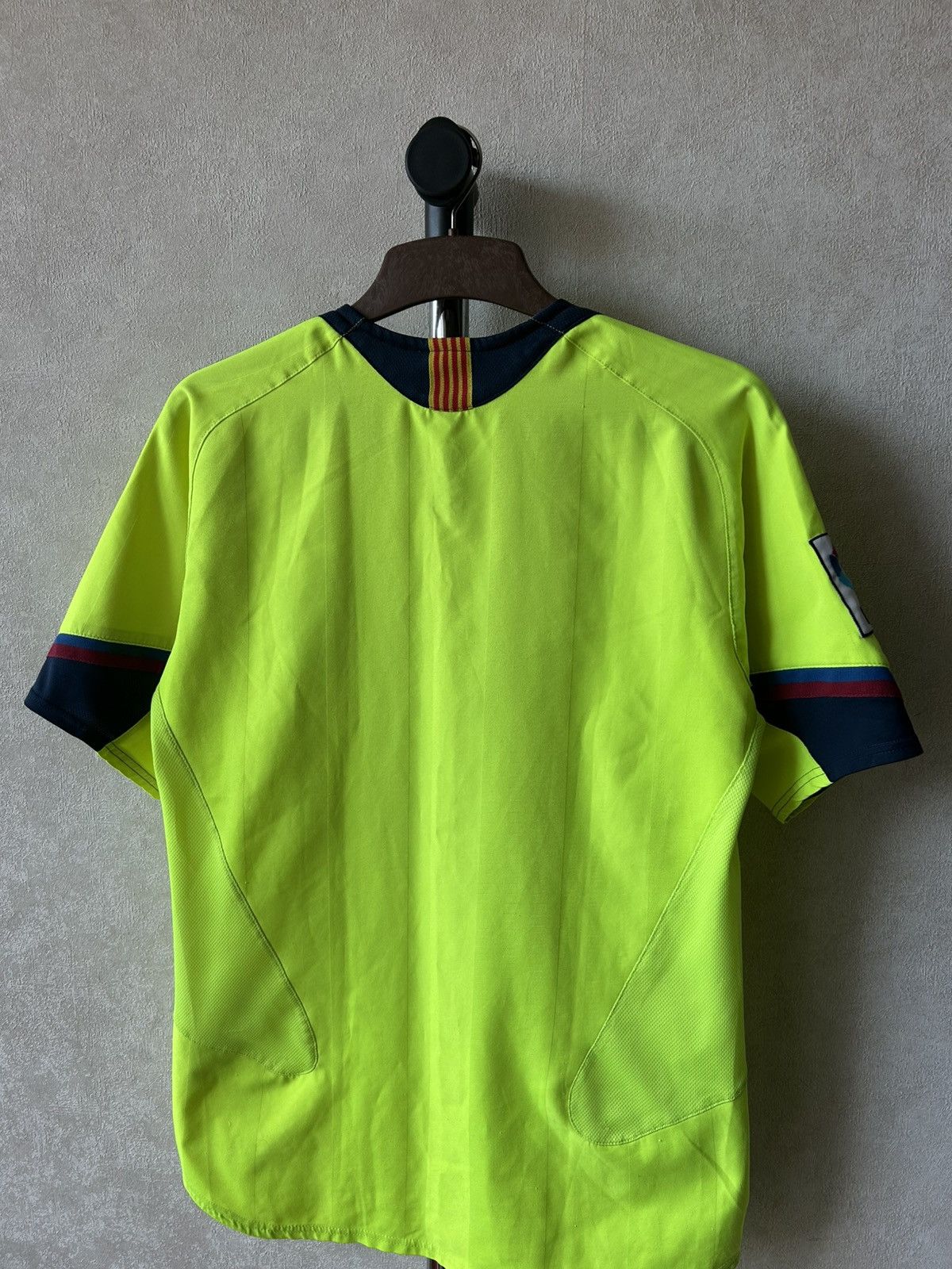 Nike Nike Barcelona 2005/06 Away Soccer Jersey Y2K Blokecore Size US S / EU 44-46 / 1 - 6 Thumbnail