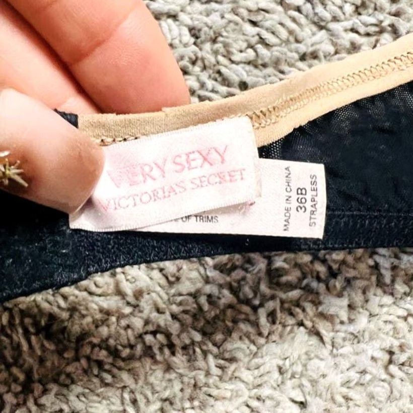 Victoria's Secret Item Specifications: Brand: Nike Size ONE SIZE - 4 Thumbnail