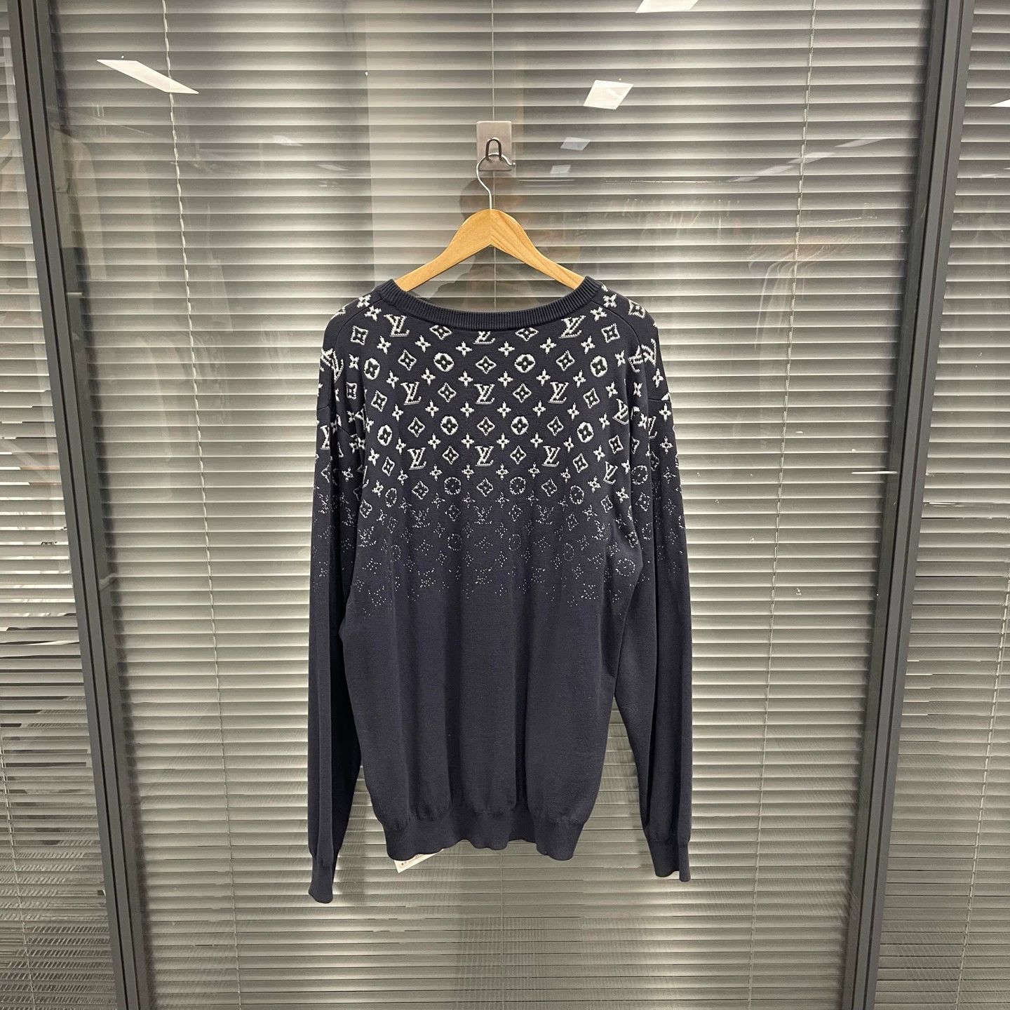 Louis Vuitton LV 24ss gradient Monogram allover knit sweater XXL Size US XXL / EU 58 / 5 - 2 Thumbnail