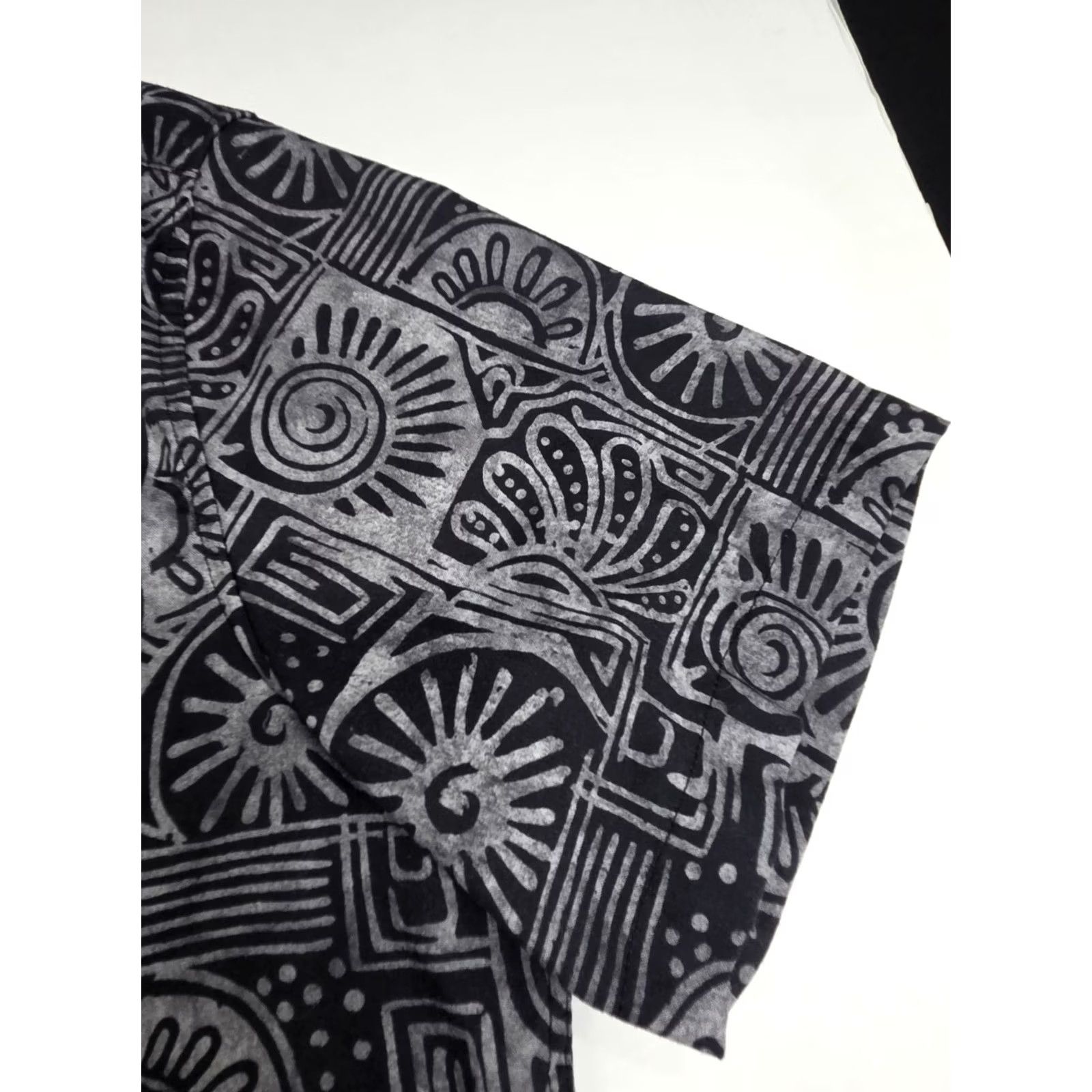 Vintage Coofandy Mens Short Sleeve Button Up Shirt Black/Grey Aztec Print XL Size US XL / EU 56 / 4 - 7 Thumbnail