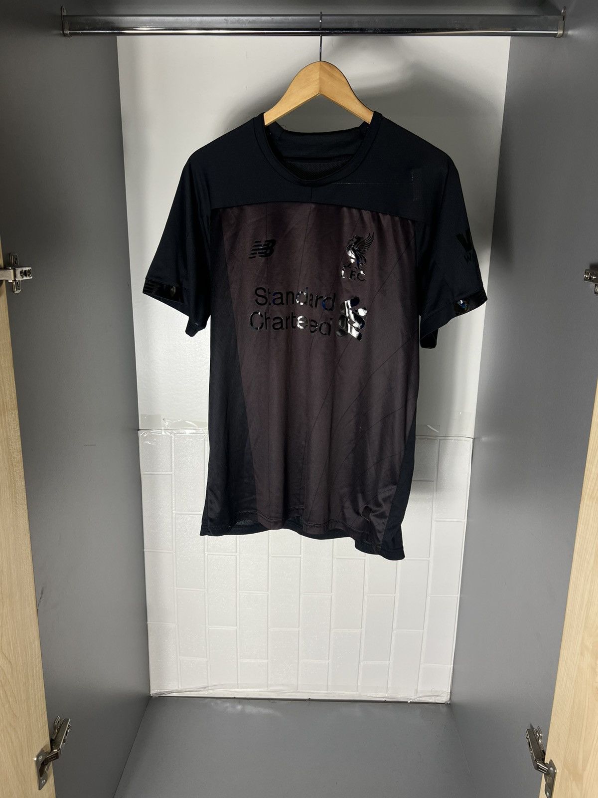 New Balance VINTAGE NEW BALANCE FC LIVERPOOL ENGLAND SOCCER JERSEY RETRO Size US L / EU 52-54 / 3 - 1 Thumbnail