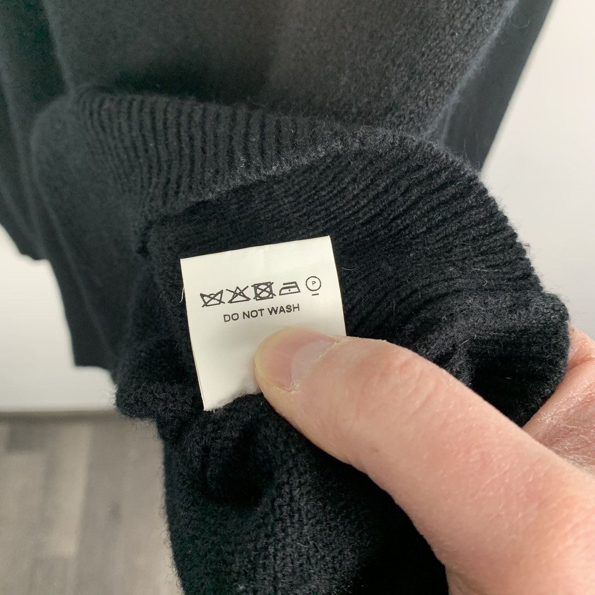 Pringle Of Scotland Vintage Pringle of Scotland Luxury Wool Sweater V-Neck Size US L / EU 52-54 / 3 - 10 Thumbnail
