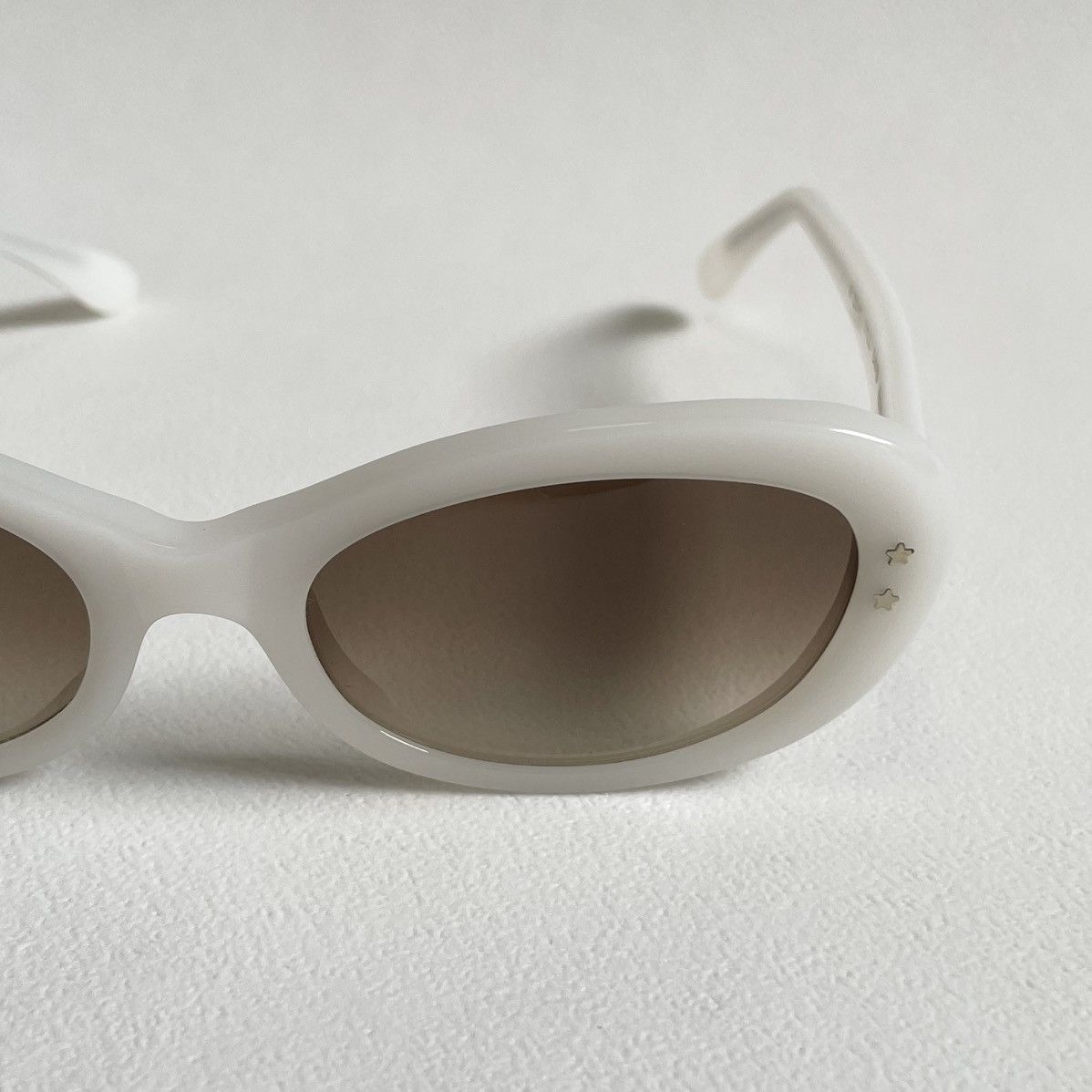 Cutler and Gross Milk White Oval ‘Cat Eye’ 70s Sunglasses Size ONE SIZE - 3 Thumbnail