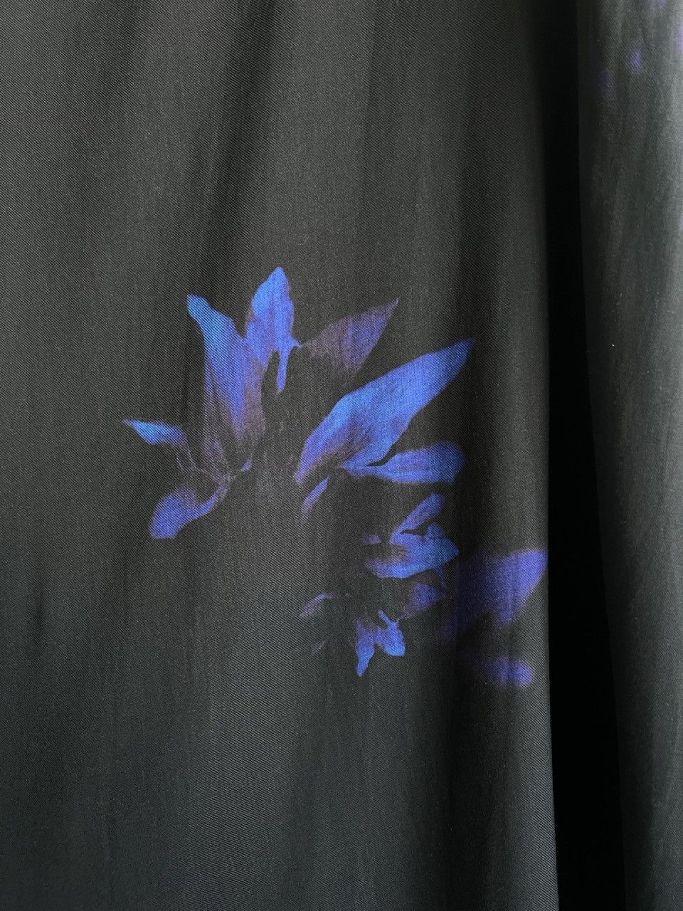 Yohji Yamamoto Yohji Yamamoto - Blue Lilies Print Skirt With Side Gathers Size 37" - 3 Thumbnail