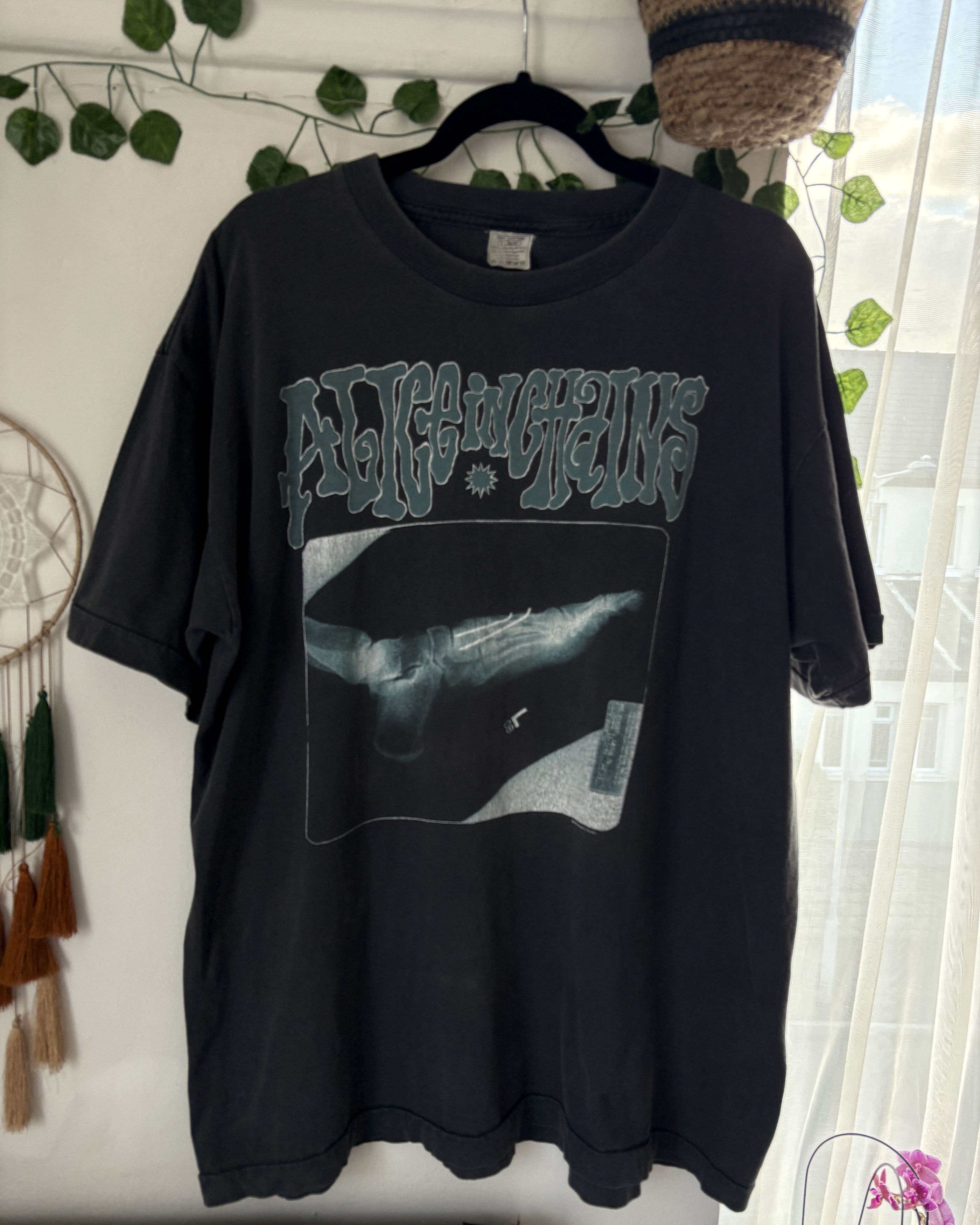 Band Tees Rare 90’s Vintage Alice in Chains X-Ray European Tour Shirt Size US XL / EU 56 / 4 - 1 Thumbnail