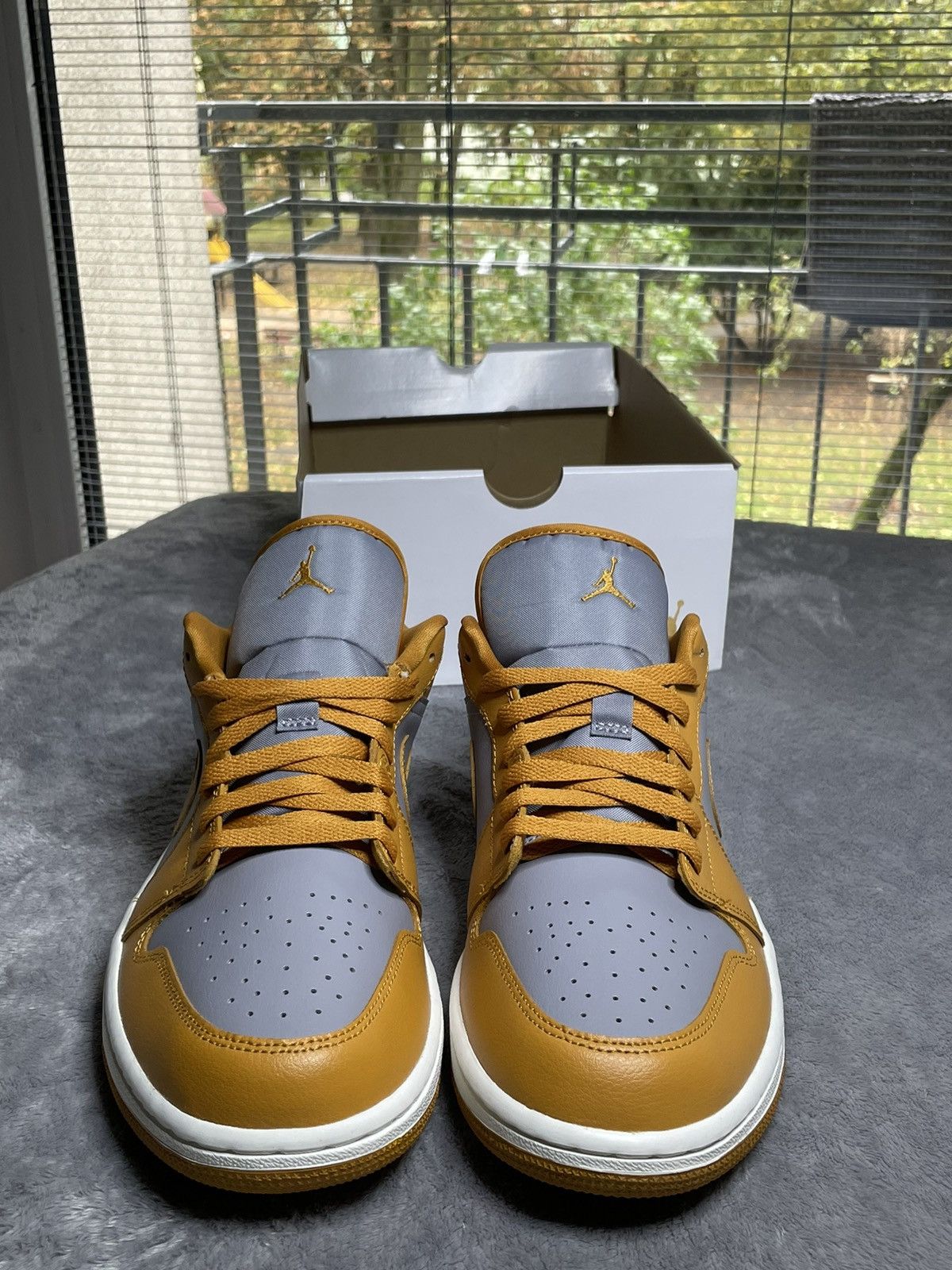 Nike Air Jordan 1 Low Size US 10 / EU 43 - 1 Thumbnail
