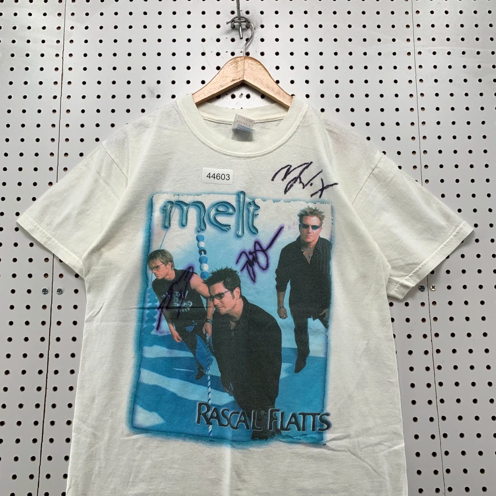 Gildan VINTAGE Rascal Flatts Melt Shirt Mens M Autograph 90s White Country Pop Shirt Mens M White Rascal Flatts 90s Band Music Vintage Size US M / EU 48-50 / 2 - 2 Thumbnail