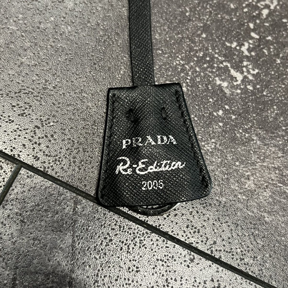Prada Prada Re-Edition 2005 Shoulder Bag Nylon Black Size ONE SIZE - 3 Thumbnail