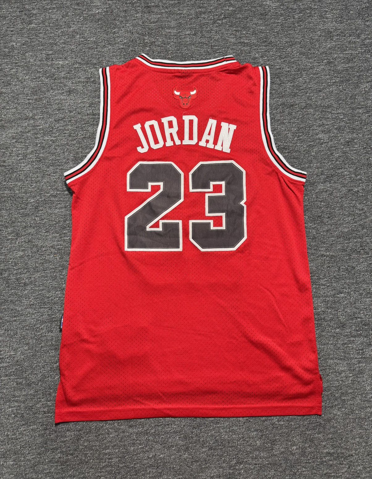 Nike Vintage Nike Bulls Jordan #23 Jersey Size S Red +2 Length Size US S / EU 44-46 / 1 - 2 Thumbnail