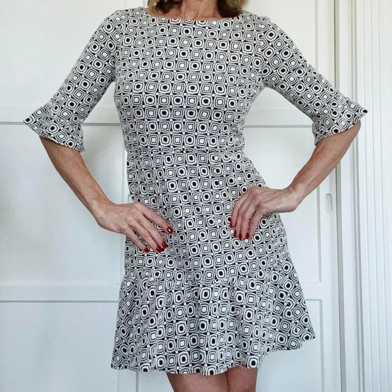Betsey Johnson Betsey Johnson Vintage Blk/Wht Geometric Dress Ruffled Sz 10 Size L / US 10 / IT 46 - 1 Thumbnail
