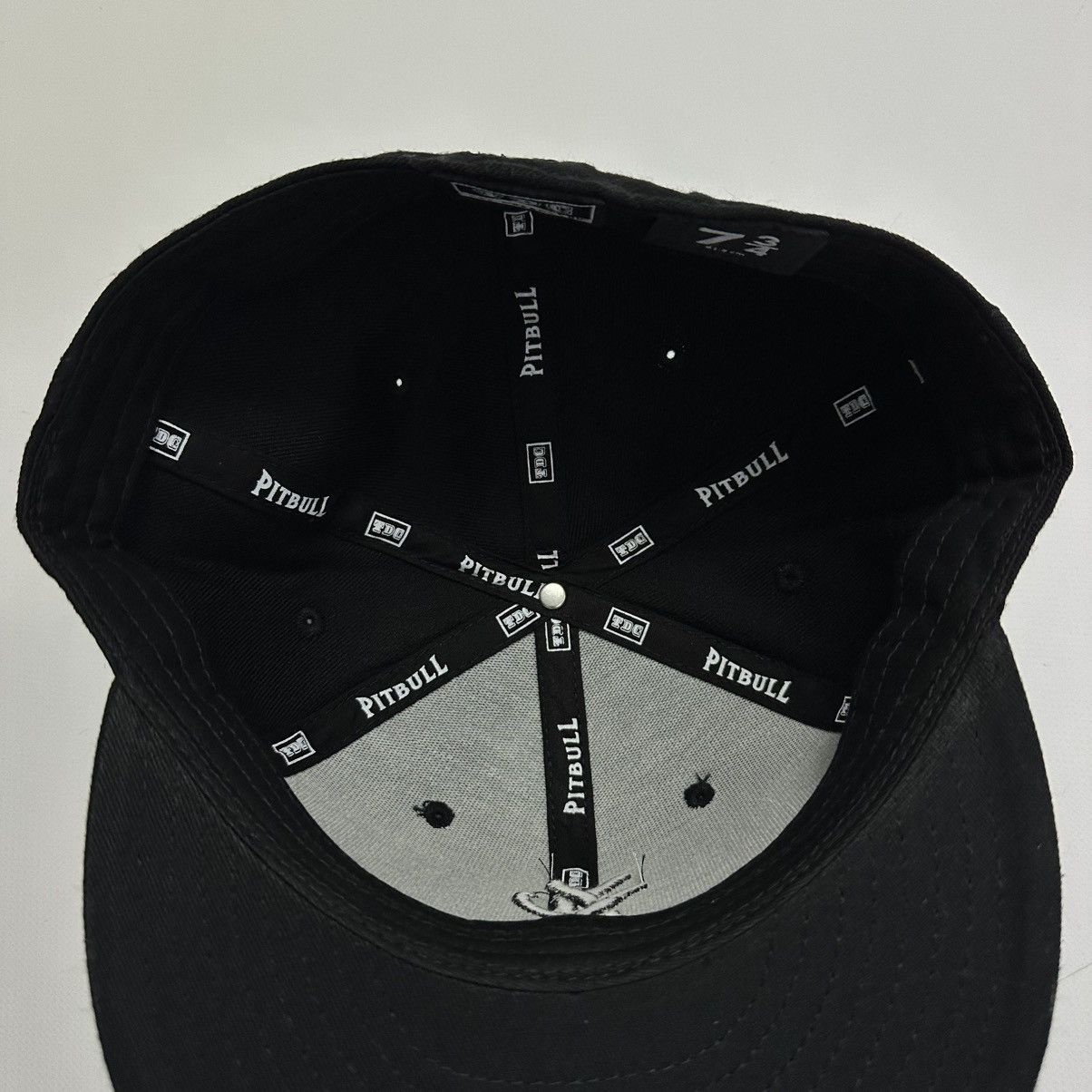 正規品　YVL Hat Playboi Carti BLACK 7 3/4 Playboi Carti YVL Fitted Triple Black 7 3/4🦇