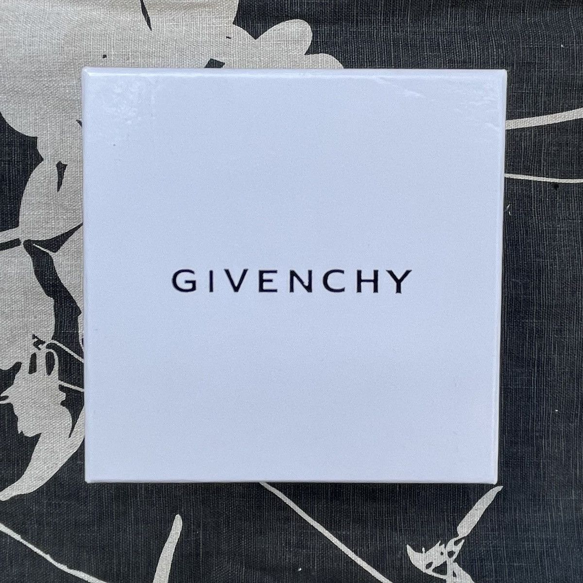 Givenchy Givenchy Cowhide Leather Bracelet All Black Stars Size ONE SIZE - 4 Thumbnail