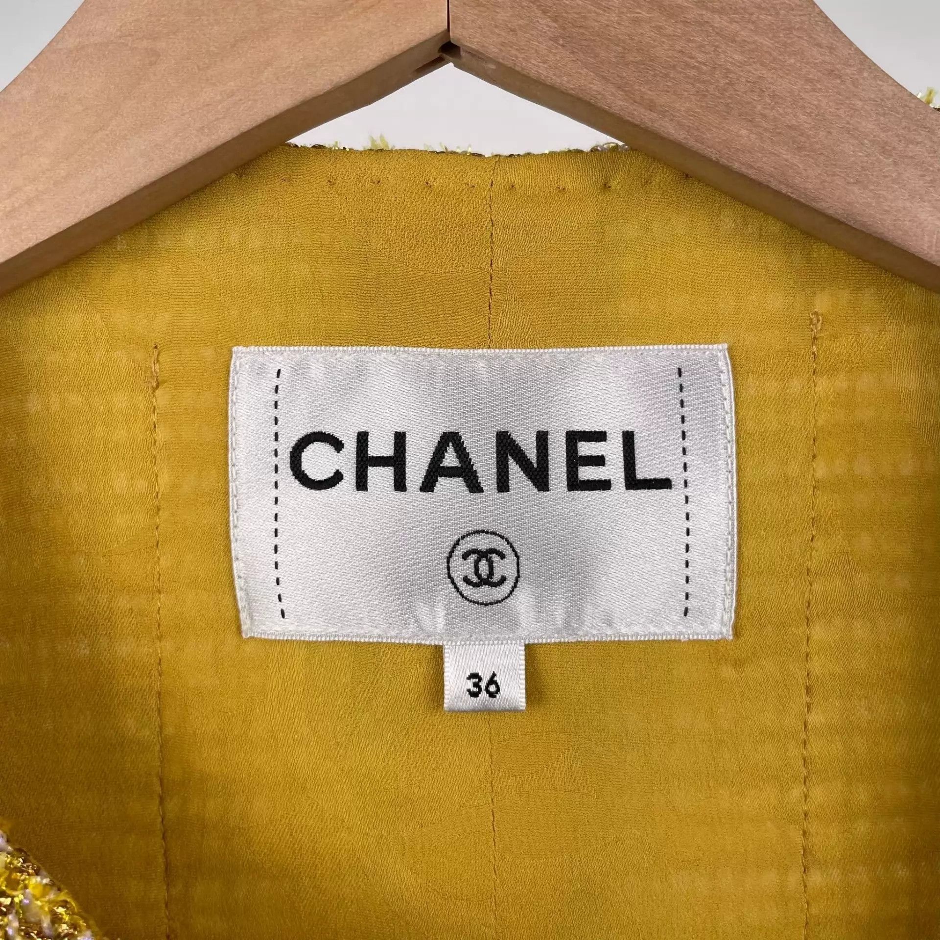 Chanel Chanel 23C Yellow Gold Iridescent Tweed Jacket Size 36 Size XS / US 0-2 / IT 36-38 - 4 Thumbnail