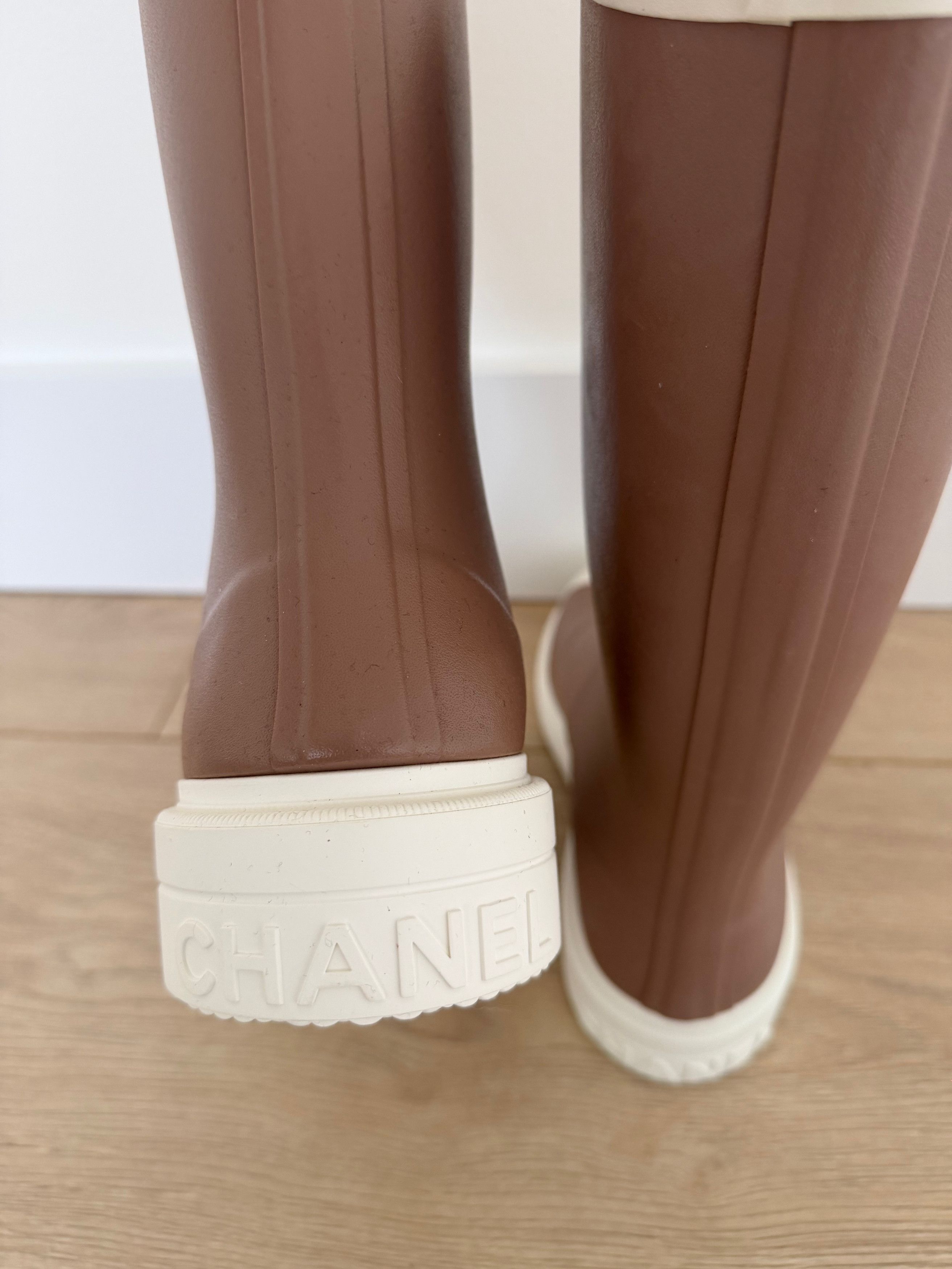 Chanel Chanel 26C White CC Logo High Pull On Rubber Rain Boots 36 Size US 6 / IT 36 - 23 Thumbnail