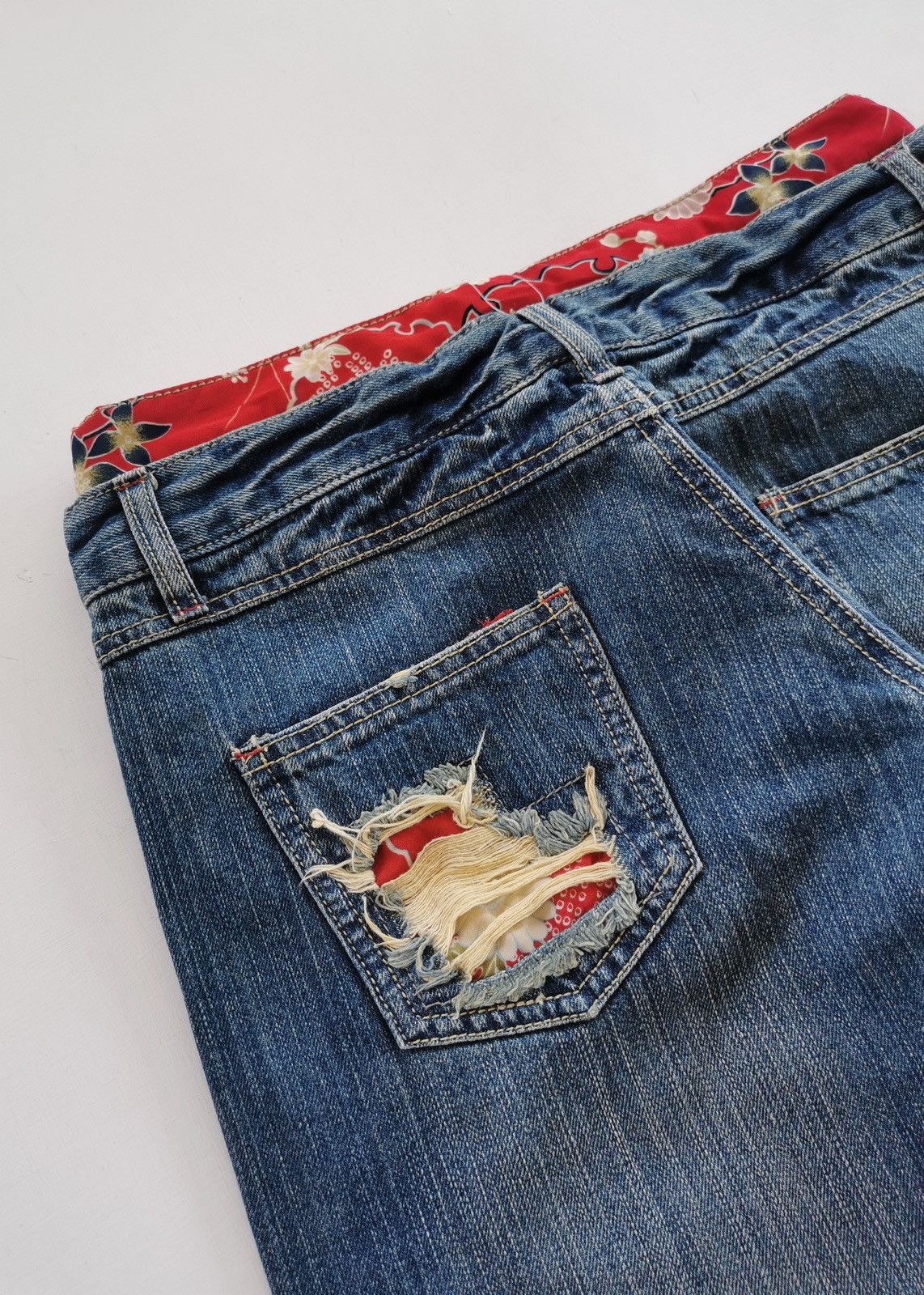 Japanese Brand Unbrand Double Waist Red Flowers Denim Jeans Size US 30 / EU 46 - 9 Thumbnail