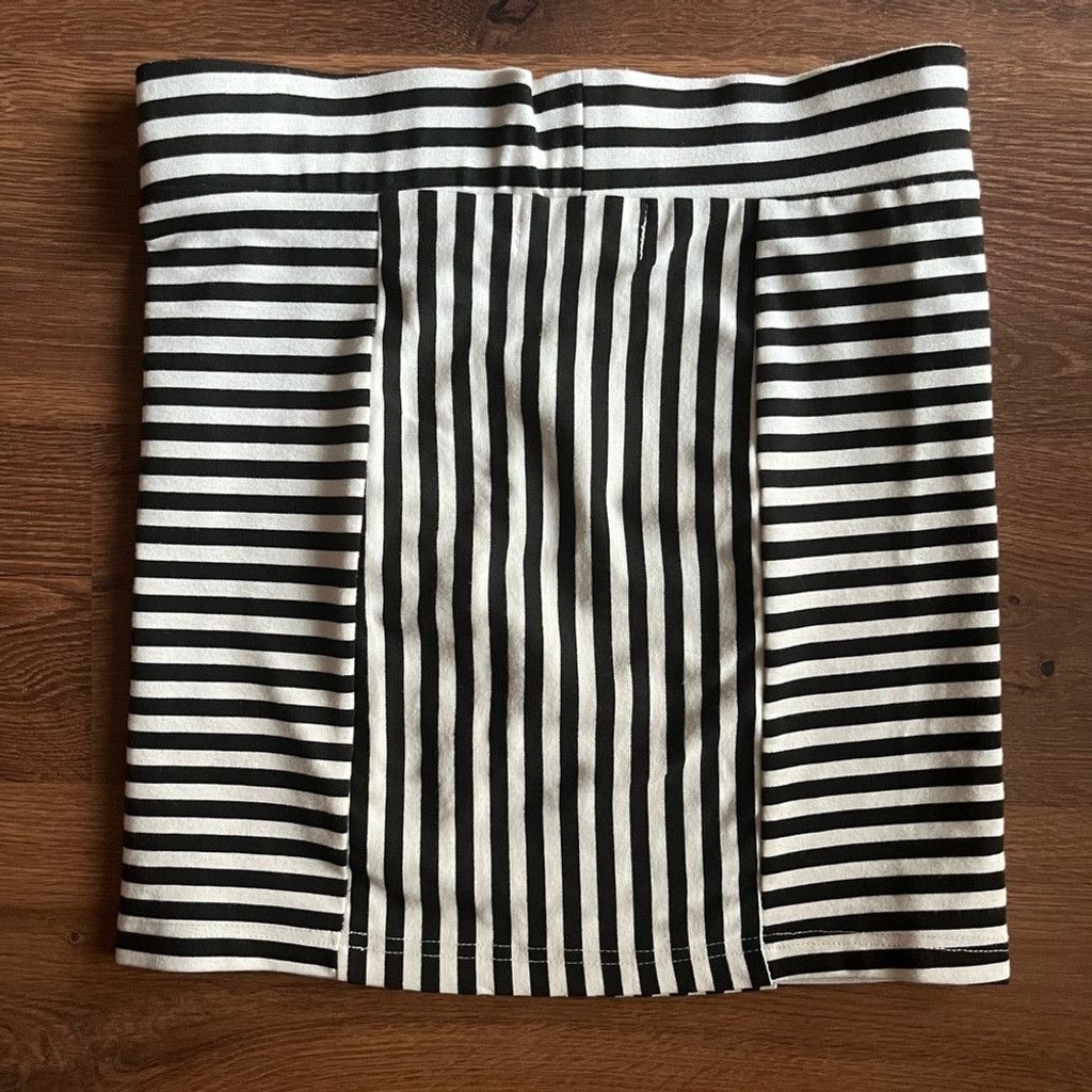 MINKPINK 🖤 MINK PINK Striped Black & White Mini Skirt 🤍 Size 24" / US 00 / IT 34 - 3 Thumbnail