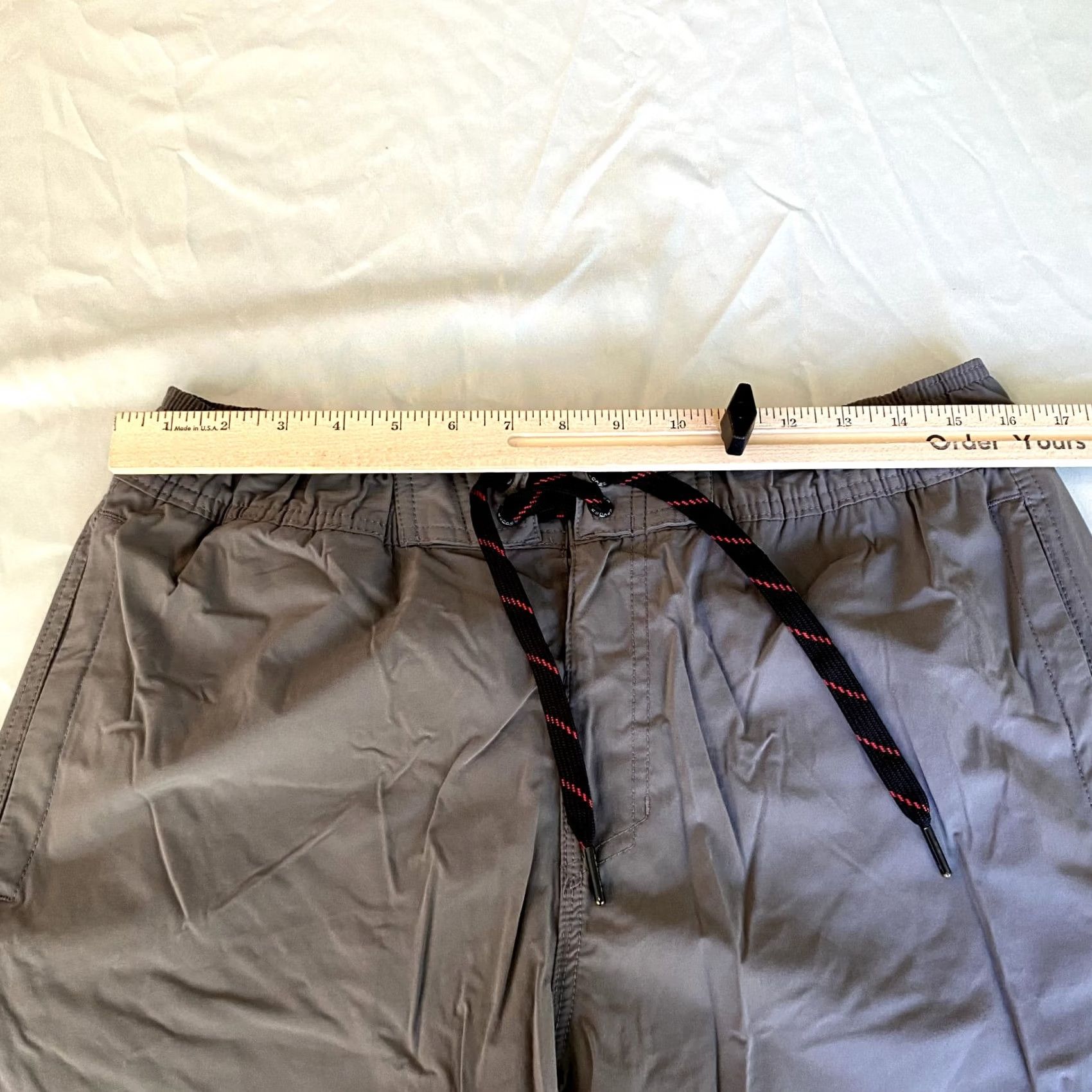 Spyder Spyder Shorts Mens M Gray Athletic Performance Running Jogging Walking Drawstring Pockets Elastic Waist 9in Inseam Geometric Pattern Size US 31 - 6 Thumbnail