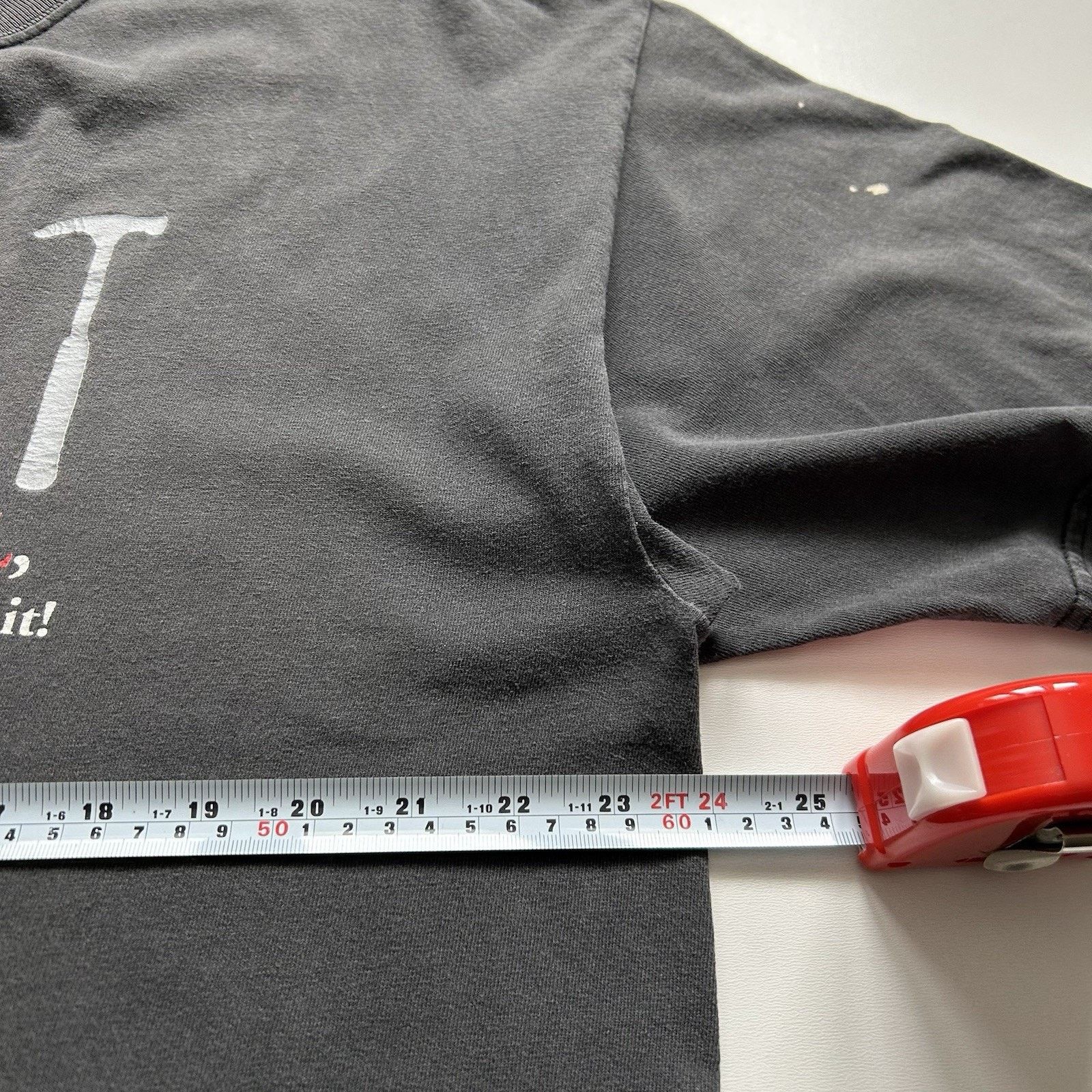 Gildan Vintage Funny Shirt XL Y2K Behind Every Great Tool Is A Man Size US XL / EU 56 / 4 - 5 Thumbnail