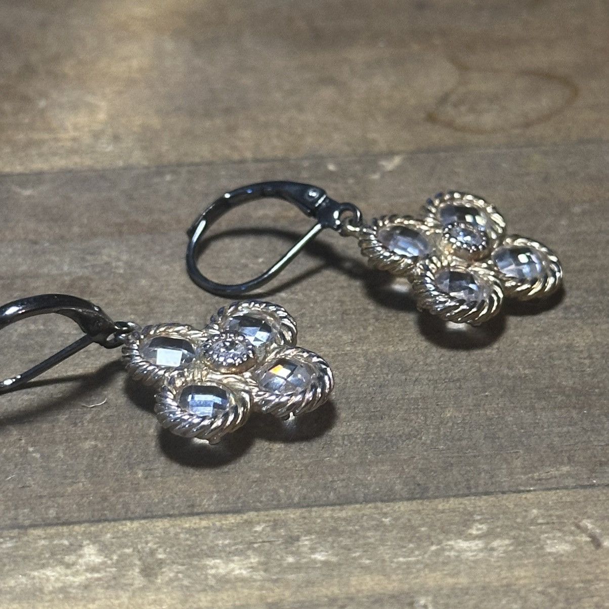 Other Gold tone crystal flower leverback dangle earrings Size ONE SIZE - 3 Thumbnail