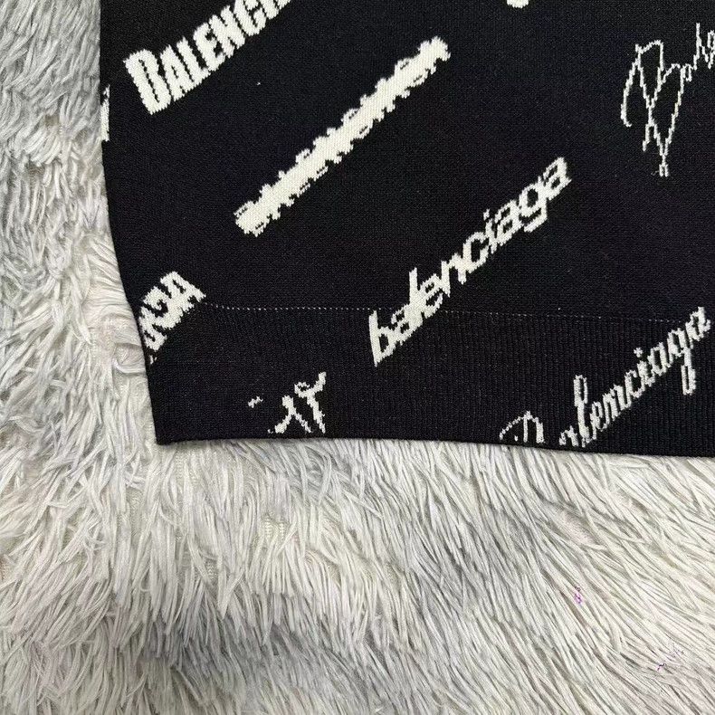 Balenciaga Balenciaga Bullet screen full of logo sweater 2502-Nextarro Size US M / EU 48-50 / 2 - 6 Thumbnail