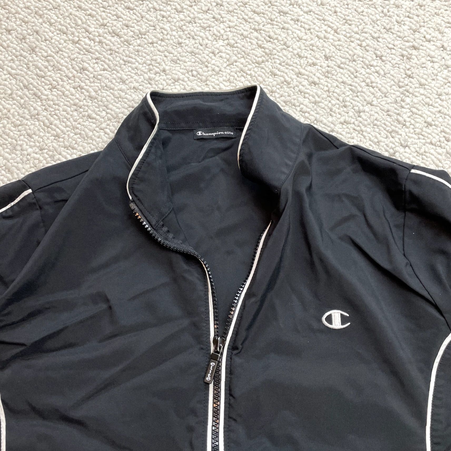 Champion Champion Windbreaker Jacket Womens Medium Black Full Zip Pockets Zip Cuffs Size M / US 6-8 / IT 42-44 - 6 Thumbnail