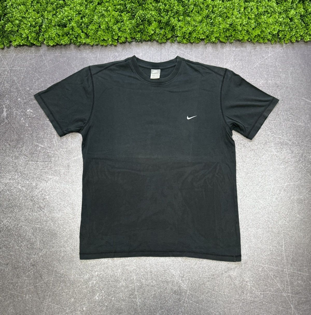 Nike × Vintage Vintage 2000s Nike Swoosh Faded T Shirt Y2K Tee Size US L / EU 52-54 / 3 - 1 Thumbnail