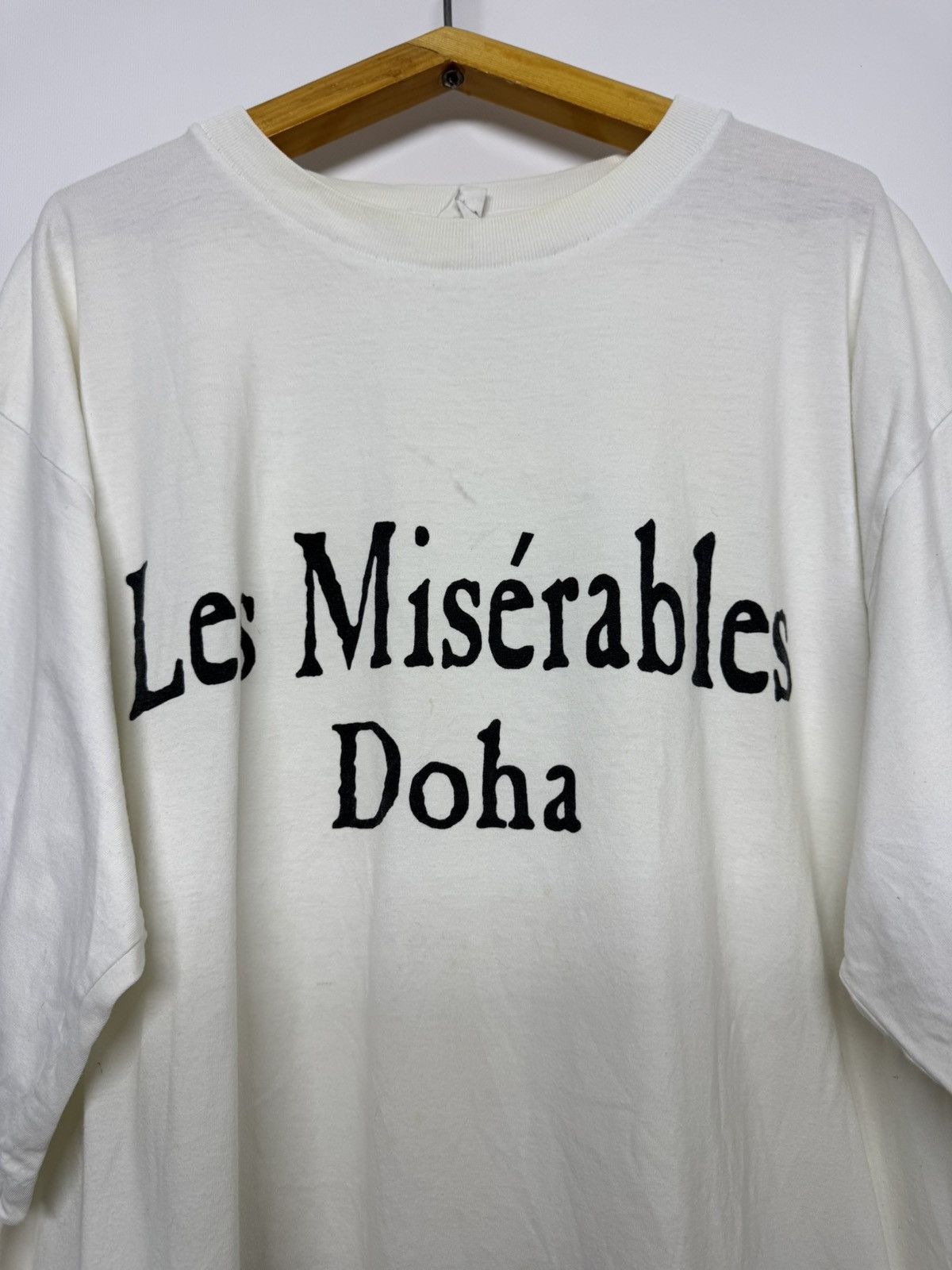 Vintage Vintage Les Miserable London T-Shirt 00’s Size US XXL / EU 58 / 5 - 2 Thumbnail