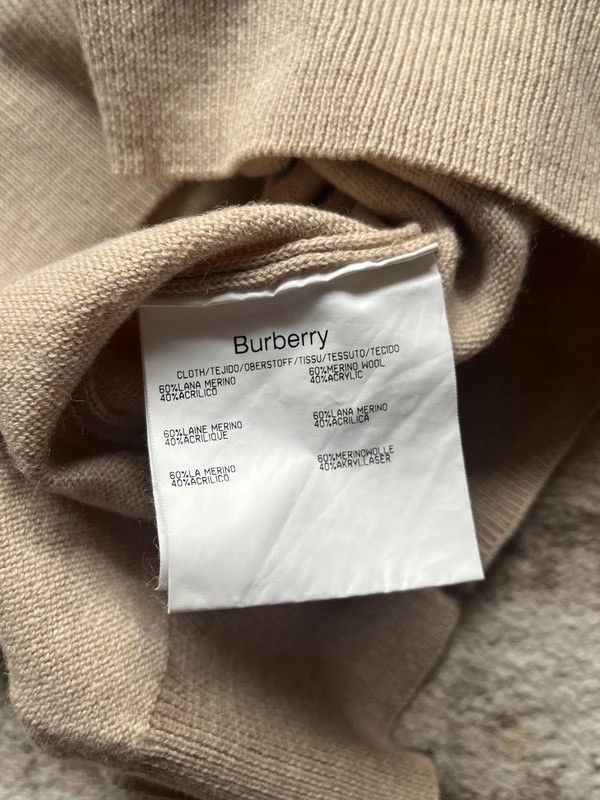 Burberry Burberry London Sz 4 / S V-Neck Sweater Size US S / EU 44-46 / 1 - 4 Thumbnail