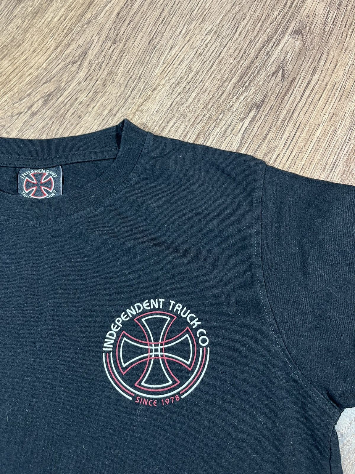 Independent Truck Co. Vintage Independent Skateboard 🛹 Big Logo Shirt Size US S / EU 44-46 / 1 - 3 Thumbnail
