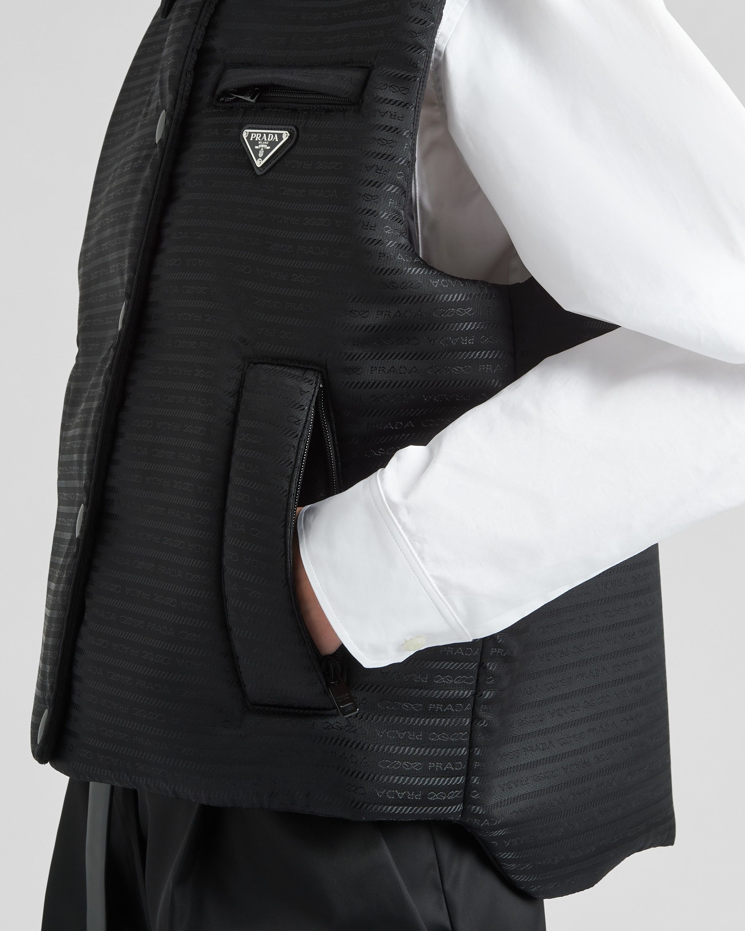 Prada o1mt1gz0925 Padded Re-Nylon Vest in Black Size L / US 10 / IT 46 - 3 Thumbnail