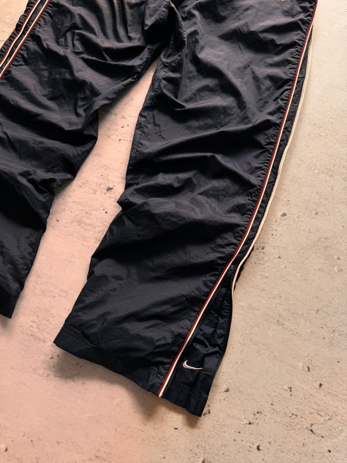 Nike × Vintage NIKE VINTAGE BASIC LOGO OVERSIZE BAGGY PANTS Size US 34 / EU 50 - 2 Thumbnail