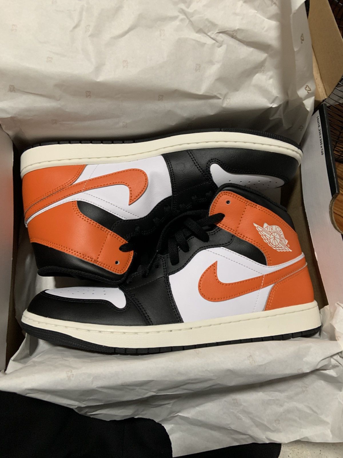 Jordan Brand Jordan 1s “STARFISH” colorway Size US 11 / EU 44 - 6 Thumbnail