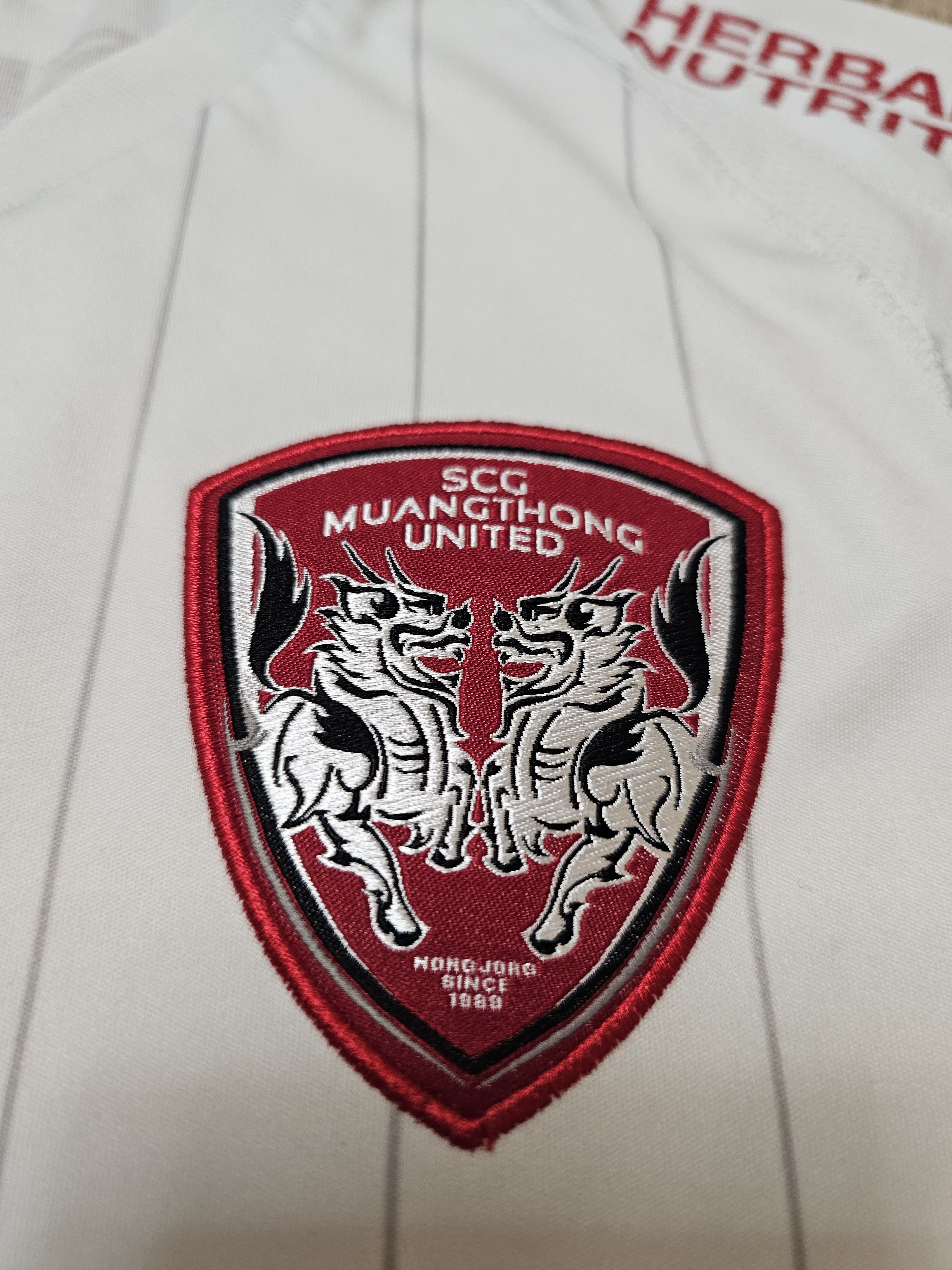 Other MUANGTHONG UNITED 2020 FOOTBALL SHIRT THAILAND SOCCER JERSEY Size US XL / EU 56 / 4 - 4 Thumbnail