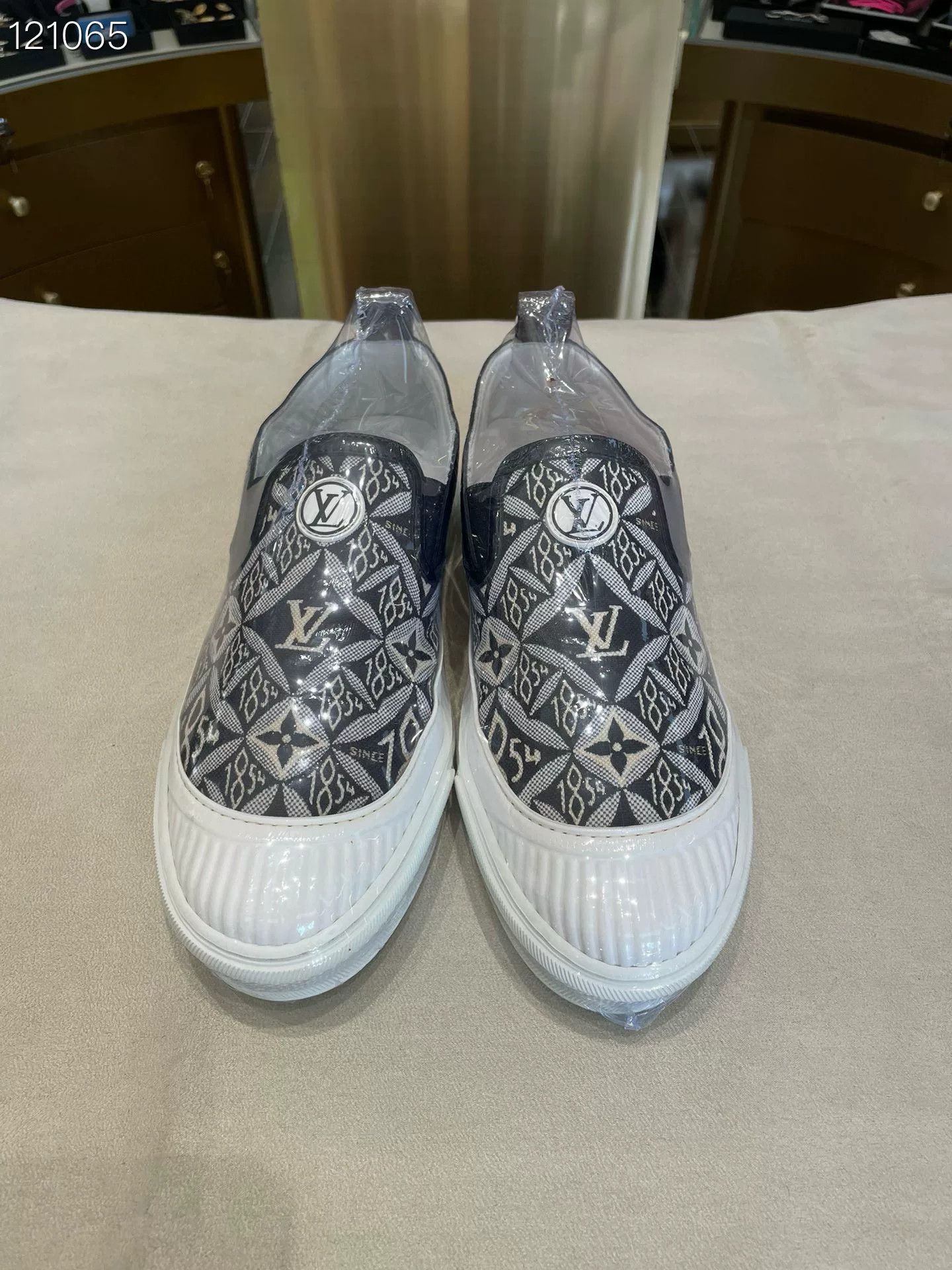 Louis Vuitton Louis Vuitton Logo Denim Canvas Slip-On Size US 7.5 / IT 37.5 - 1 Thumbnail