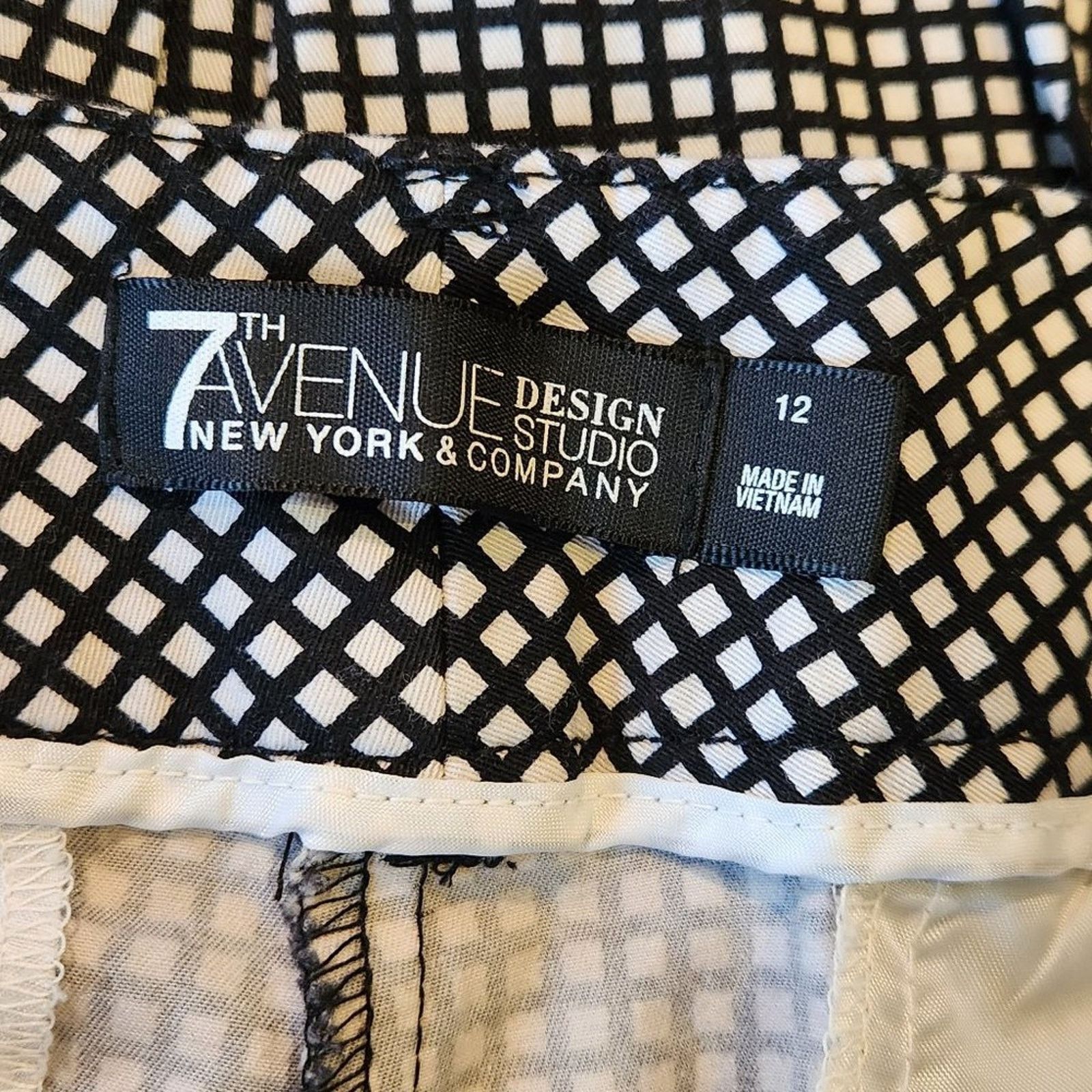 Other Flat Front Cropped Pants - 7th Avenue Designs New York & Co. Size 34" / US 12 / IT 48 - 3 Thumbnail