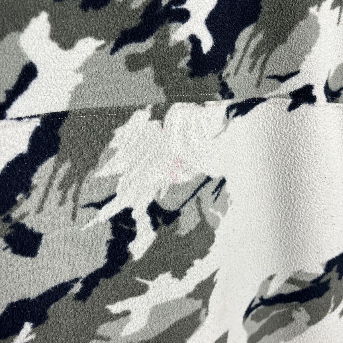 Quiksilver Vintage Y2K Quiksilver Camo Fleece Sweatshirt Outdoor Hiking Size US XS / EU 42 / 0 - 13 Thumbnail